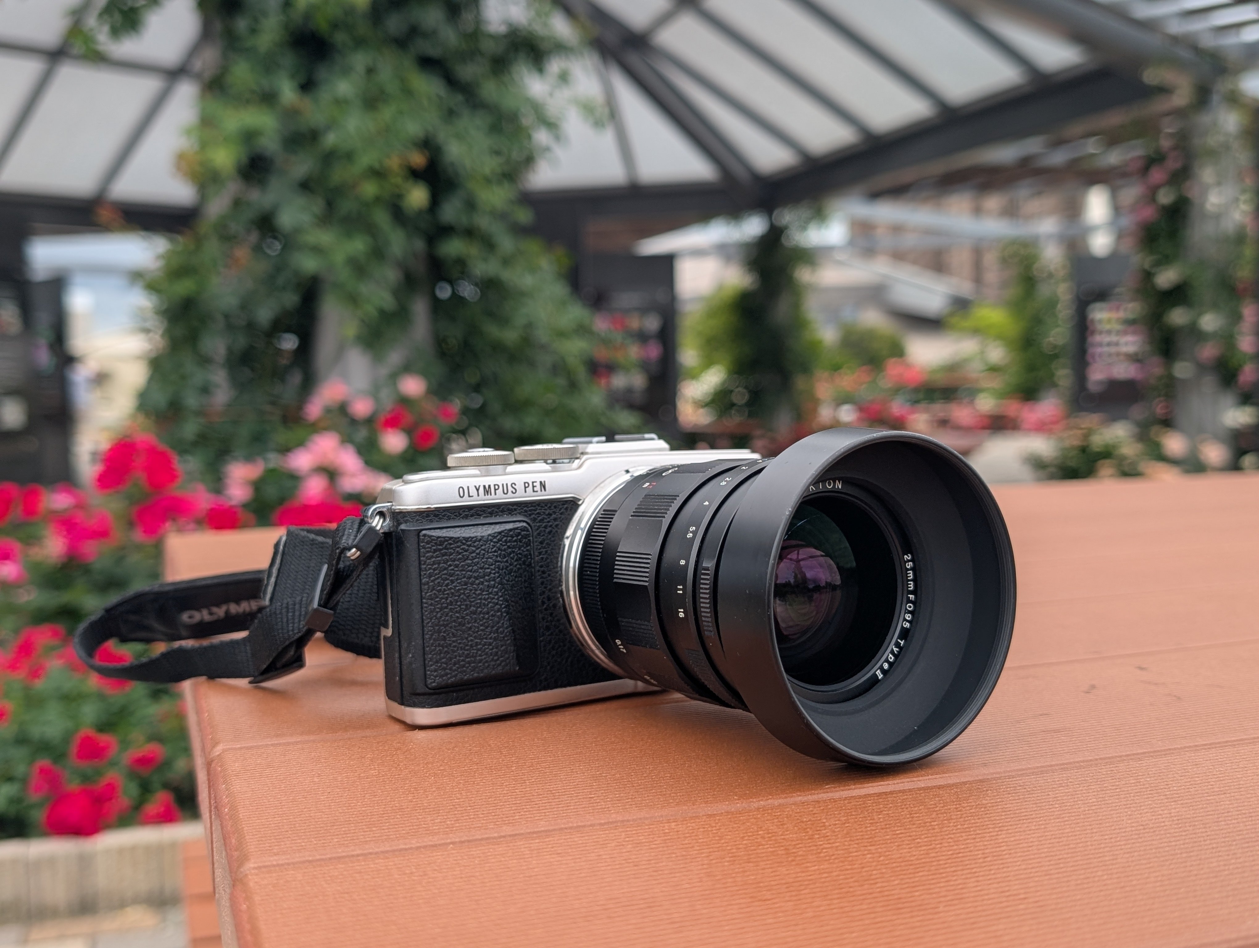 NANOFORCE 8V REVから新デザイン、グロスブルーを2023年6月中旬