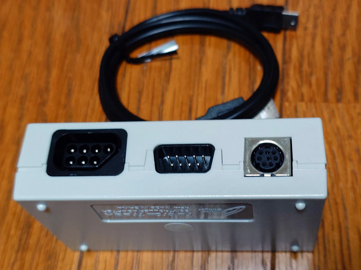 ほぼ未使用 レトロフリーク本体+追加コントローラー+HDMIアダプター+
