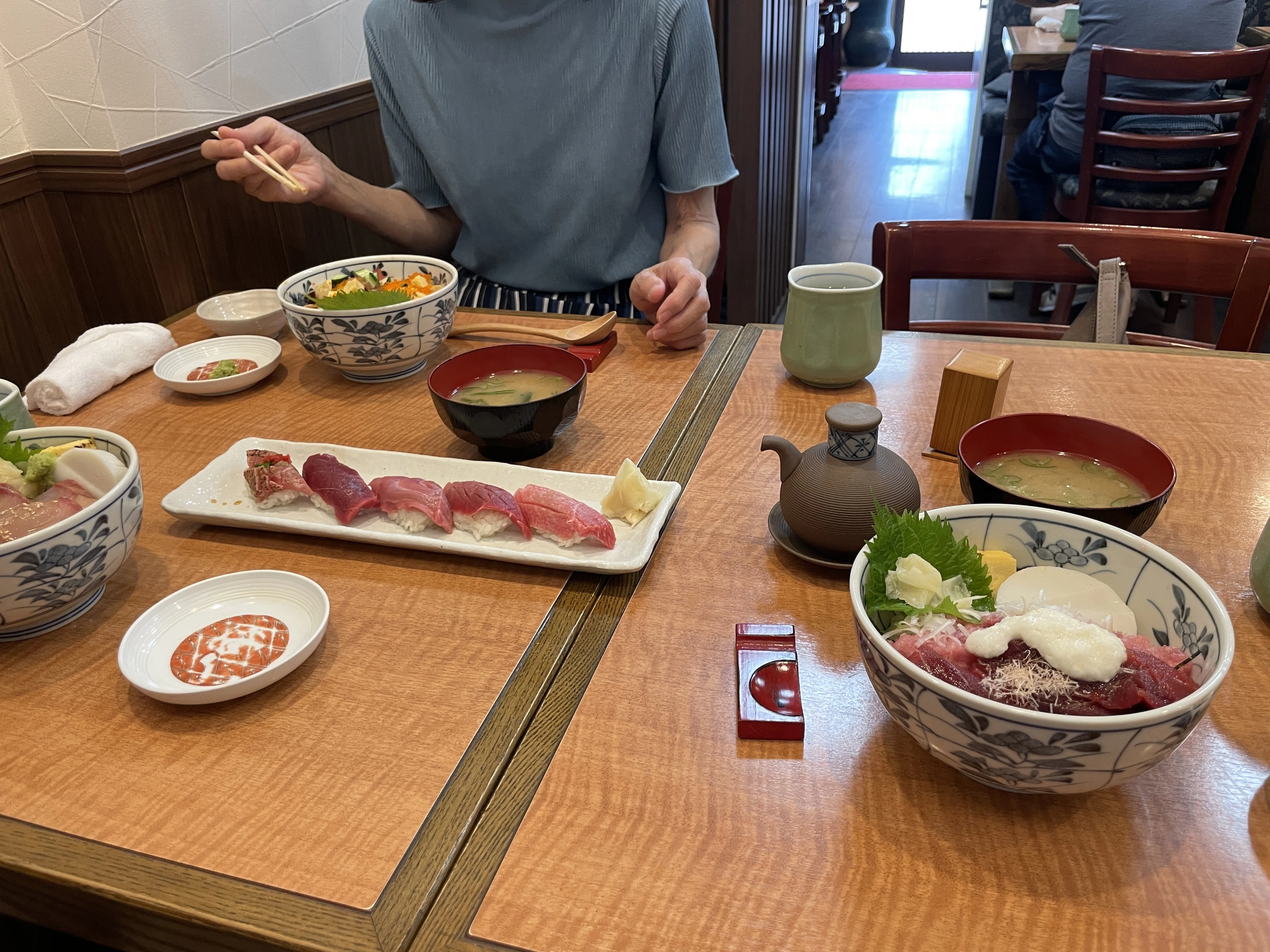 バーにHUNTER×HUNTERを持参していた女が、神楽坂では手ぶらで飲める