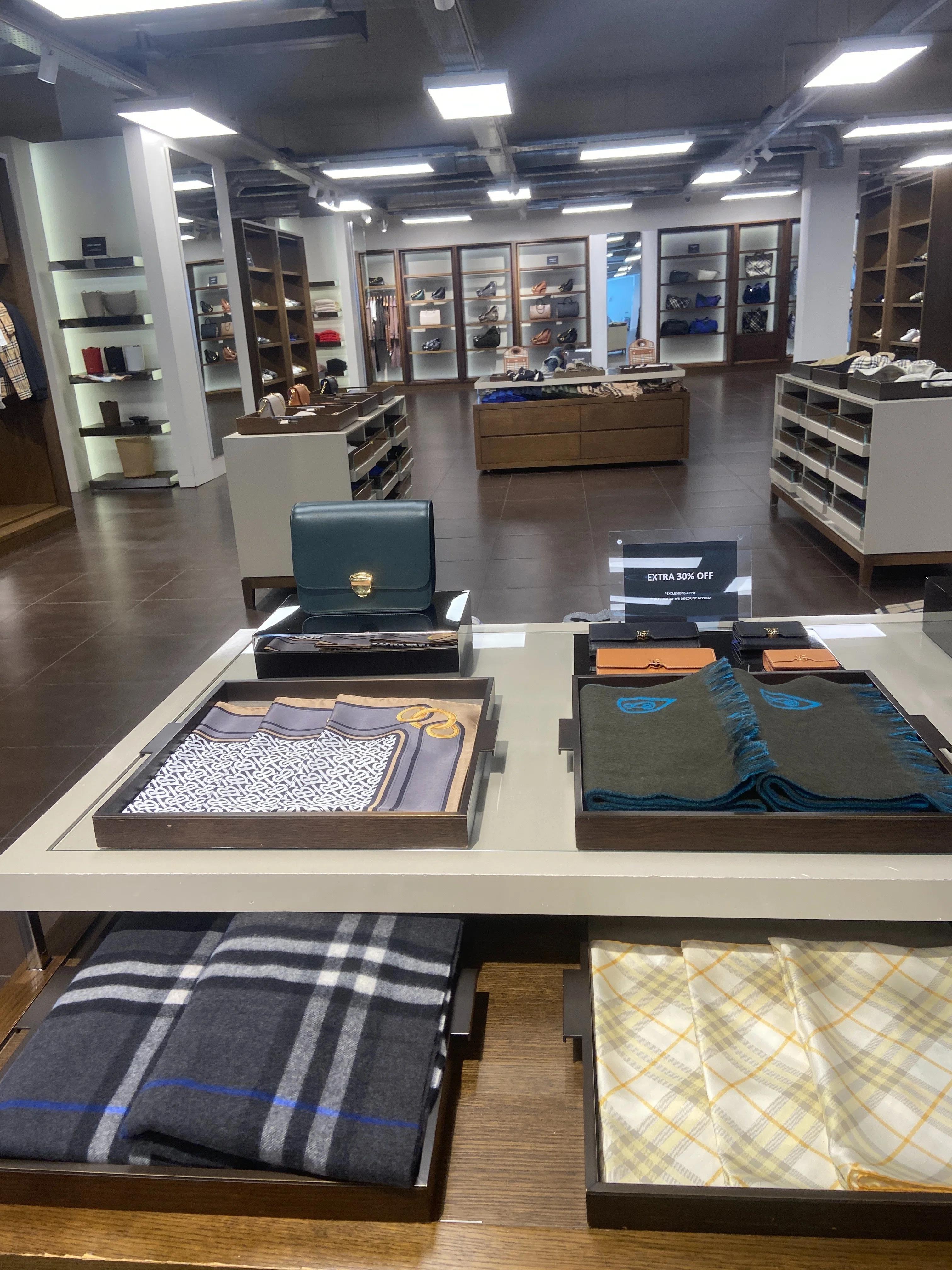 バーバリー・ロンドンアウトレット完全ガイド｜Burberry Outlet London