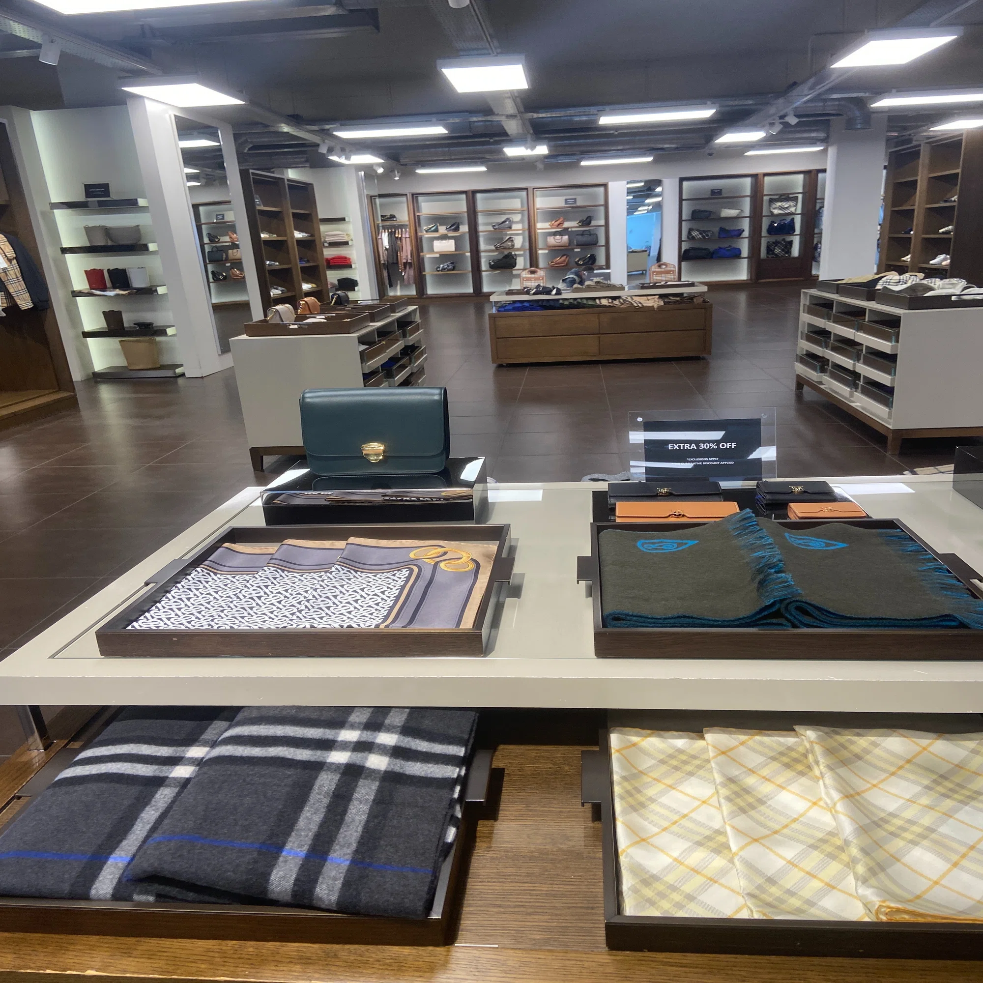 バーバリー・ロンドンアウトレット完全ガイド｜Burberry Outlet London 