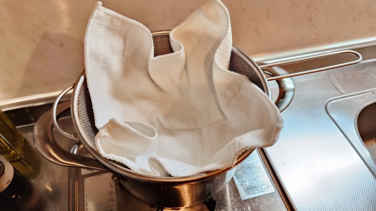 Image of filtered water into a pot