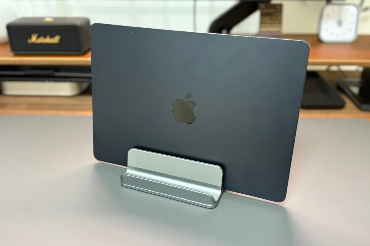 2025年最新】MacBook縦置きスタンドおすすめ3選！省スペース＆おしゃれ