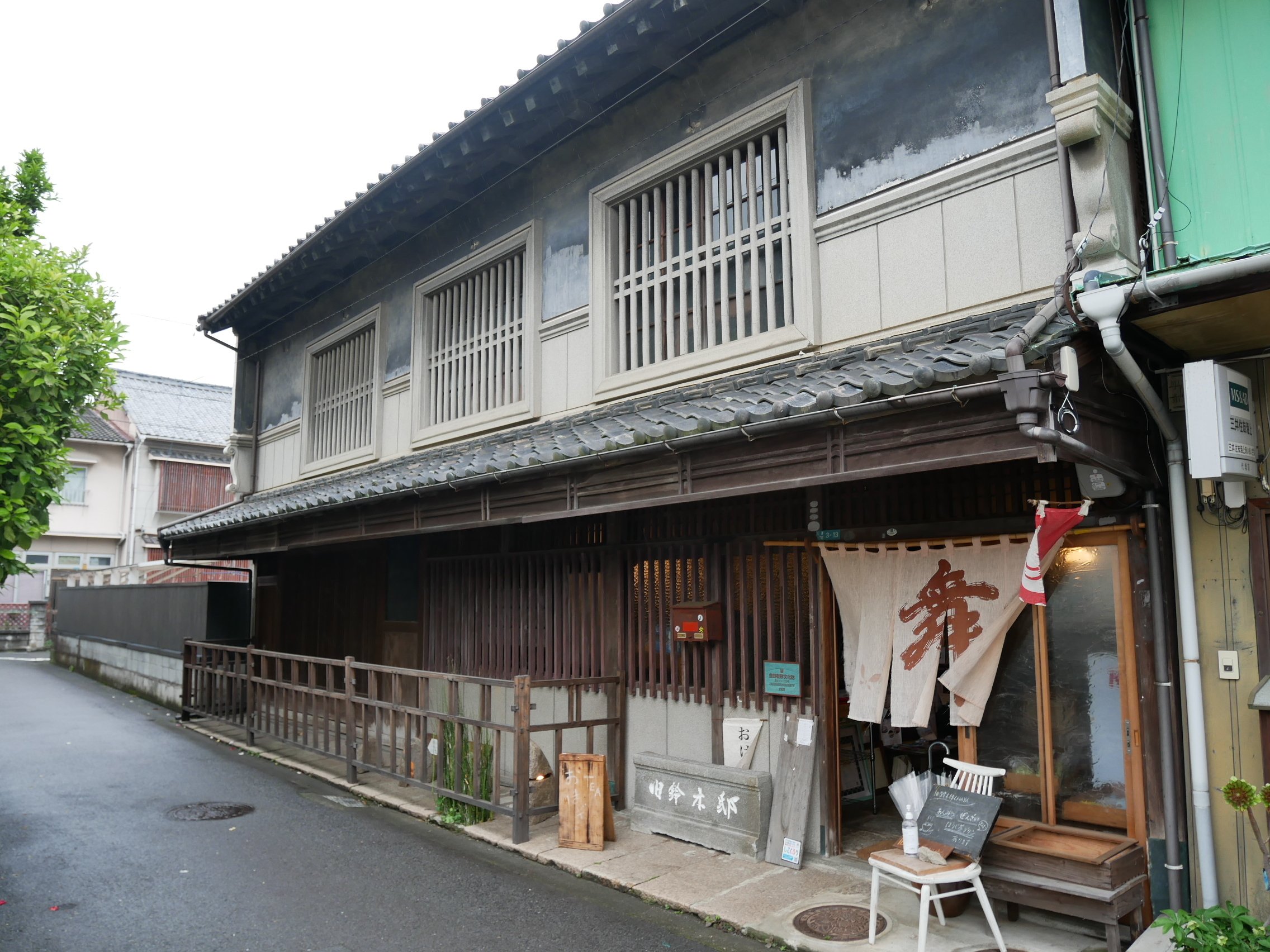 586 古きと新しきが融合するレトロな町・松山市三津浜を歩く