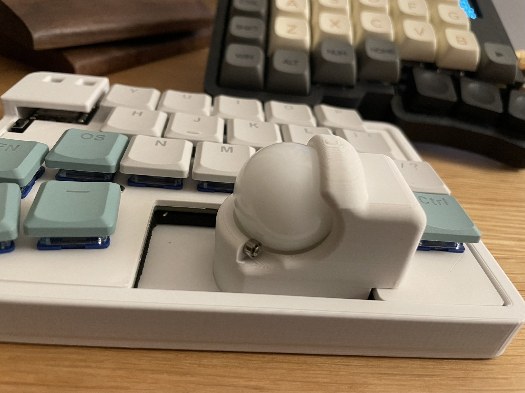 分割無線でロウスタッガード配列 キーボード 「zonkey」を触って