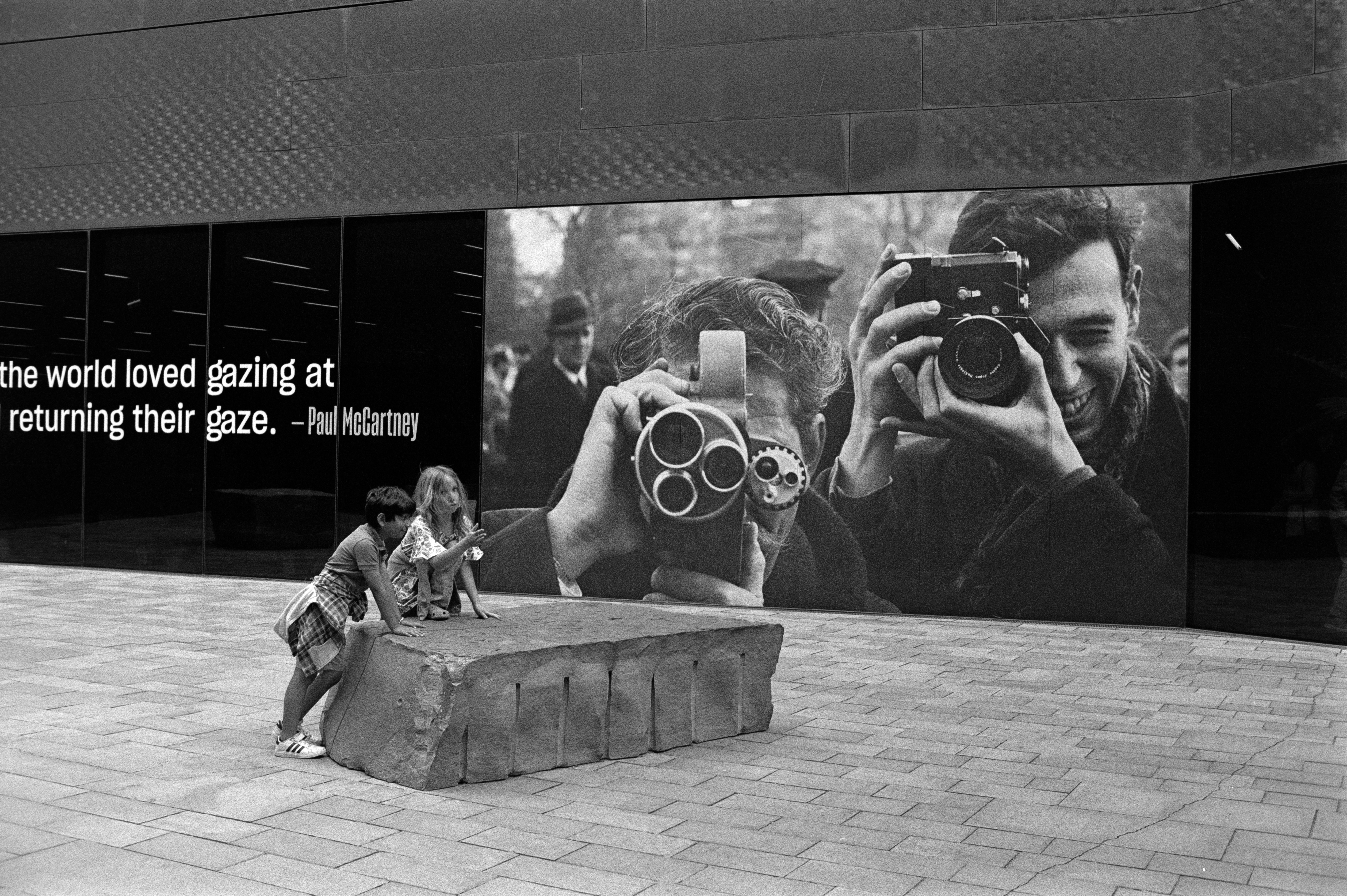 ポールマッカートニーの写真展｜SJC