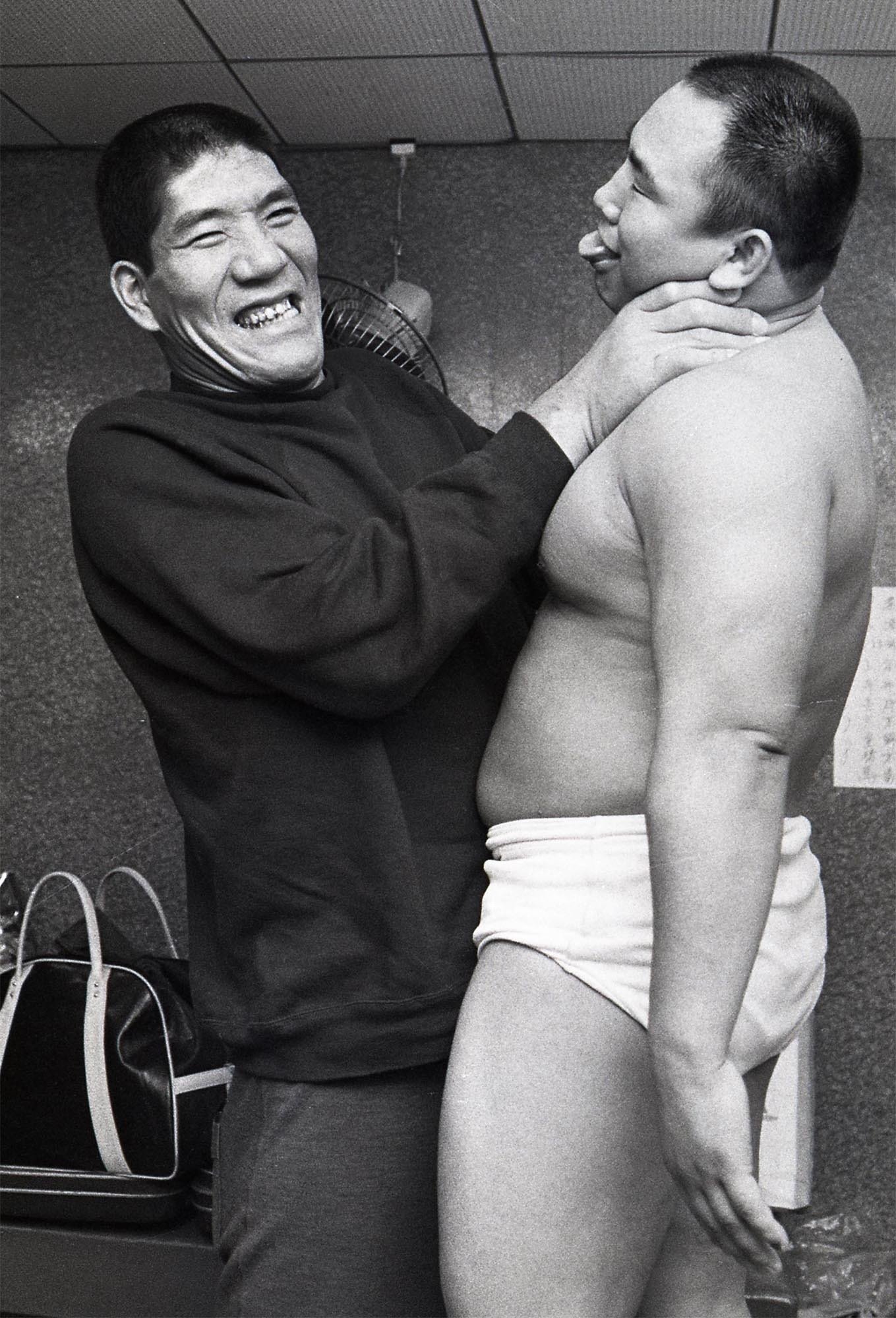 そうか、戦いだから百獣の王だ！」新日本プロレスのロゴマークが閃いた