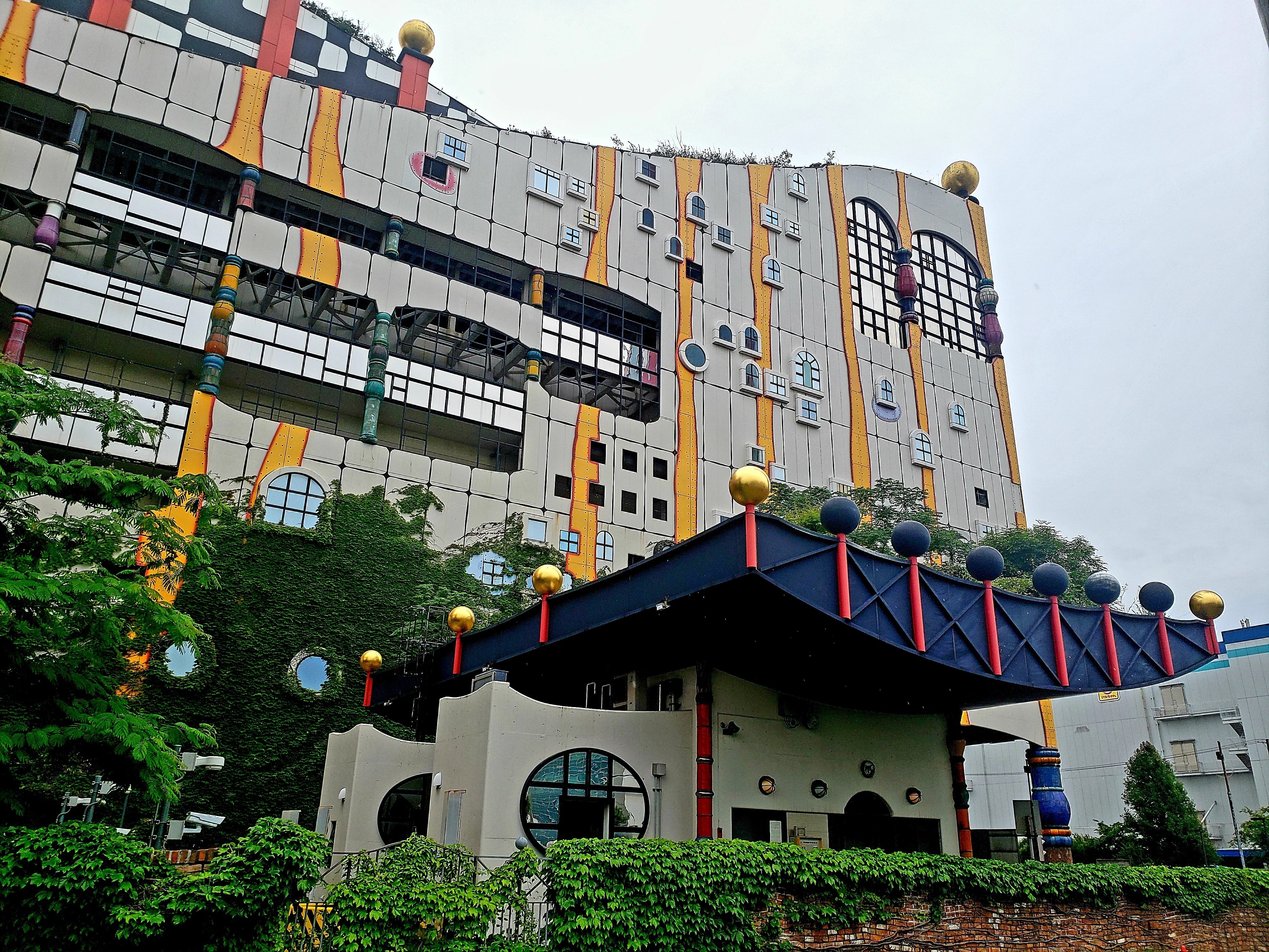 舞洲工場見学記念　缶バッジ　ポストカード 舞洲工場 - 見どころ、アクセス & 周辺情報 | GOOD LUCK TRIP