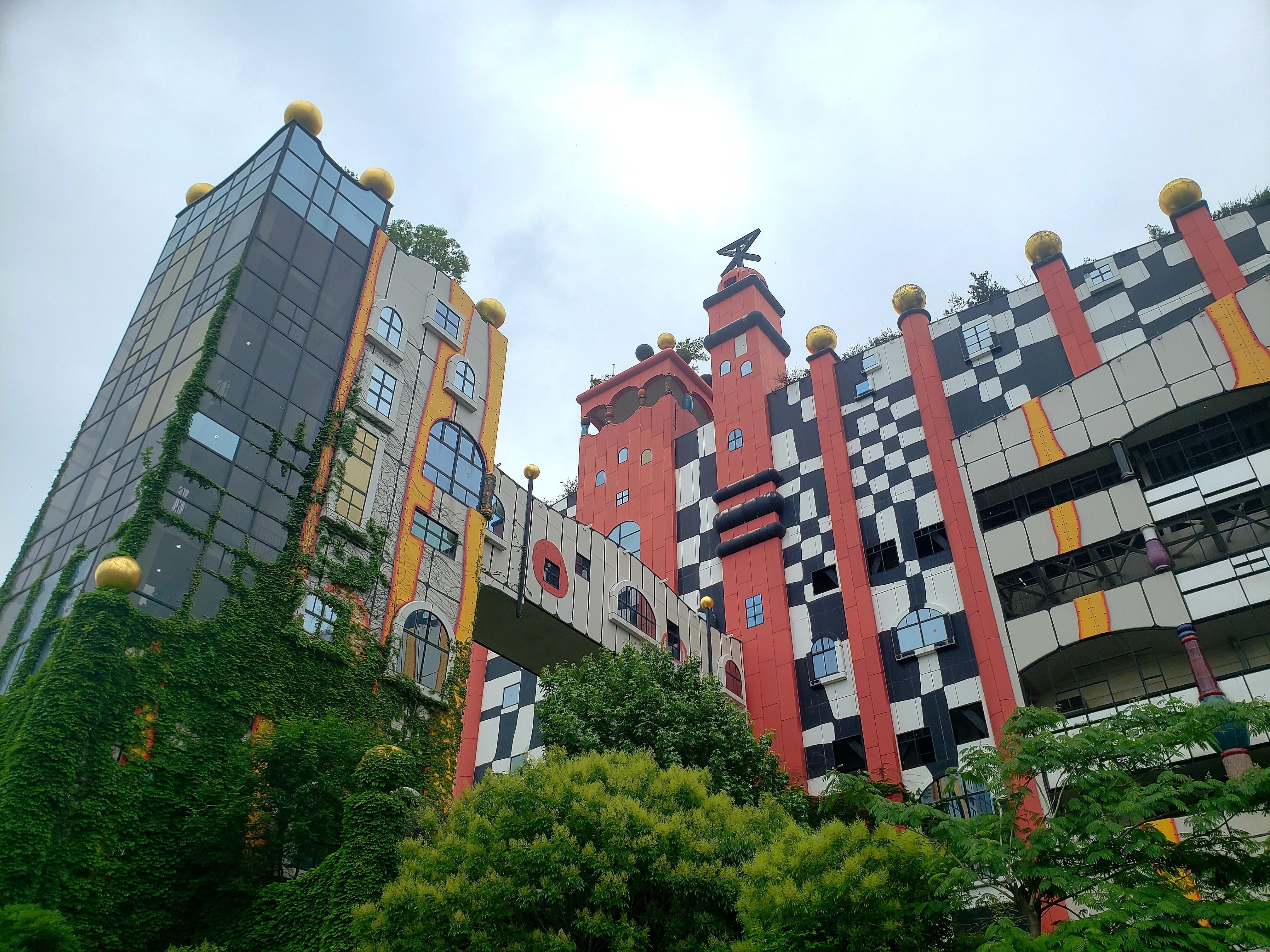 フンデルトヴァッサーのゴミ処理場『舞洲工場』｜ひばりん