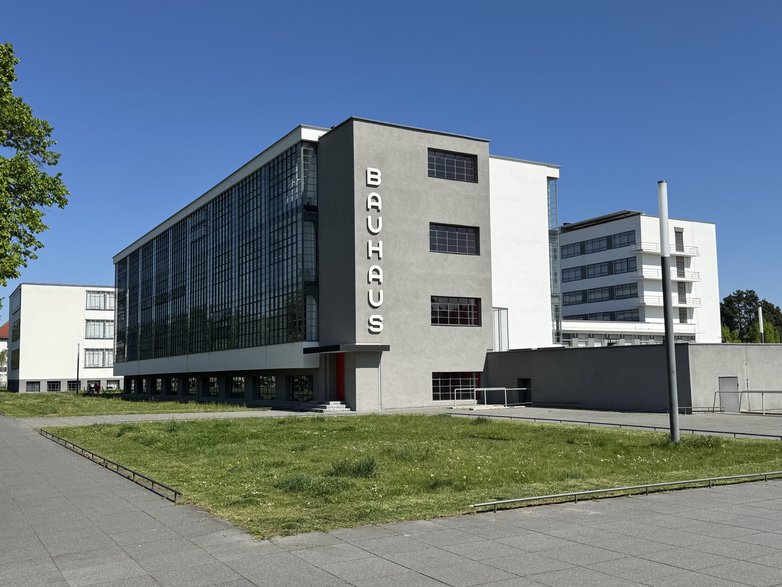 N*W様 The Bauhaus バウハウス バウハウス 1919-1933 | セゾン美術館 | nostos books ノストスブックス