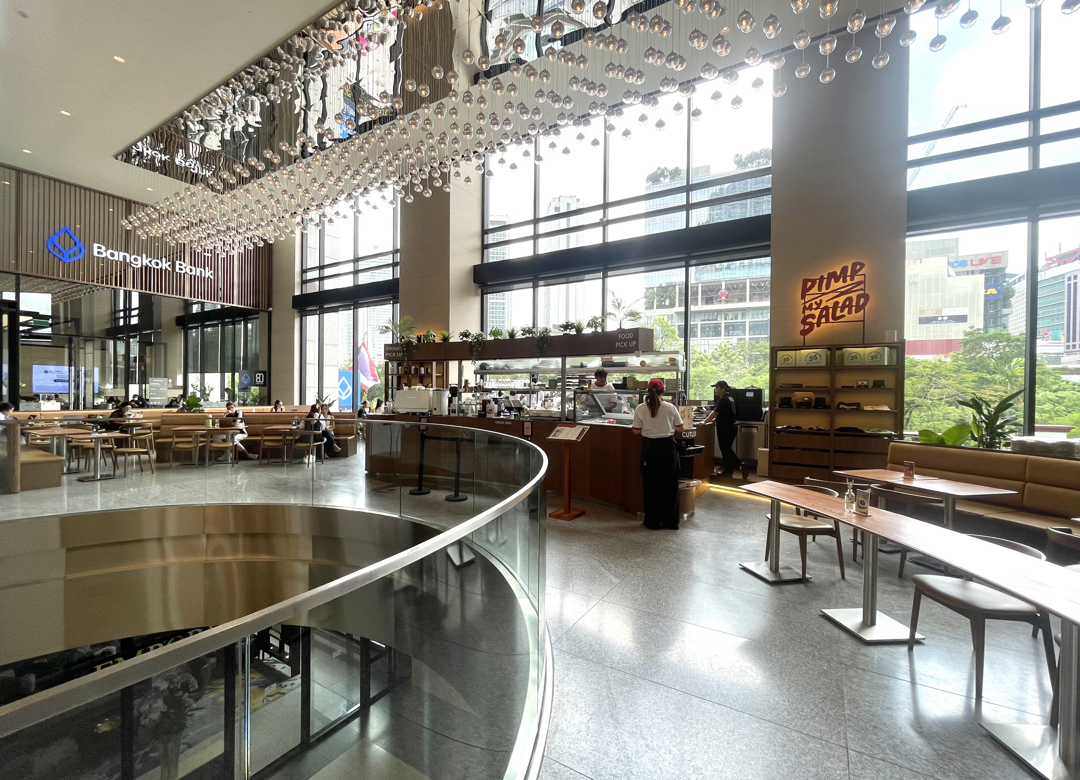 水曜日｜OHO！オーホーなお店紹介】Sarnies x Pimp My Salad – 駅直結