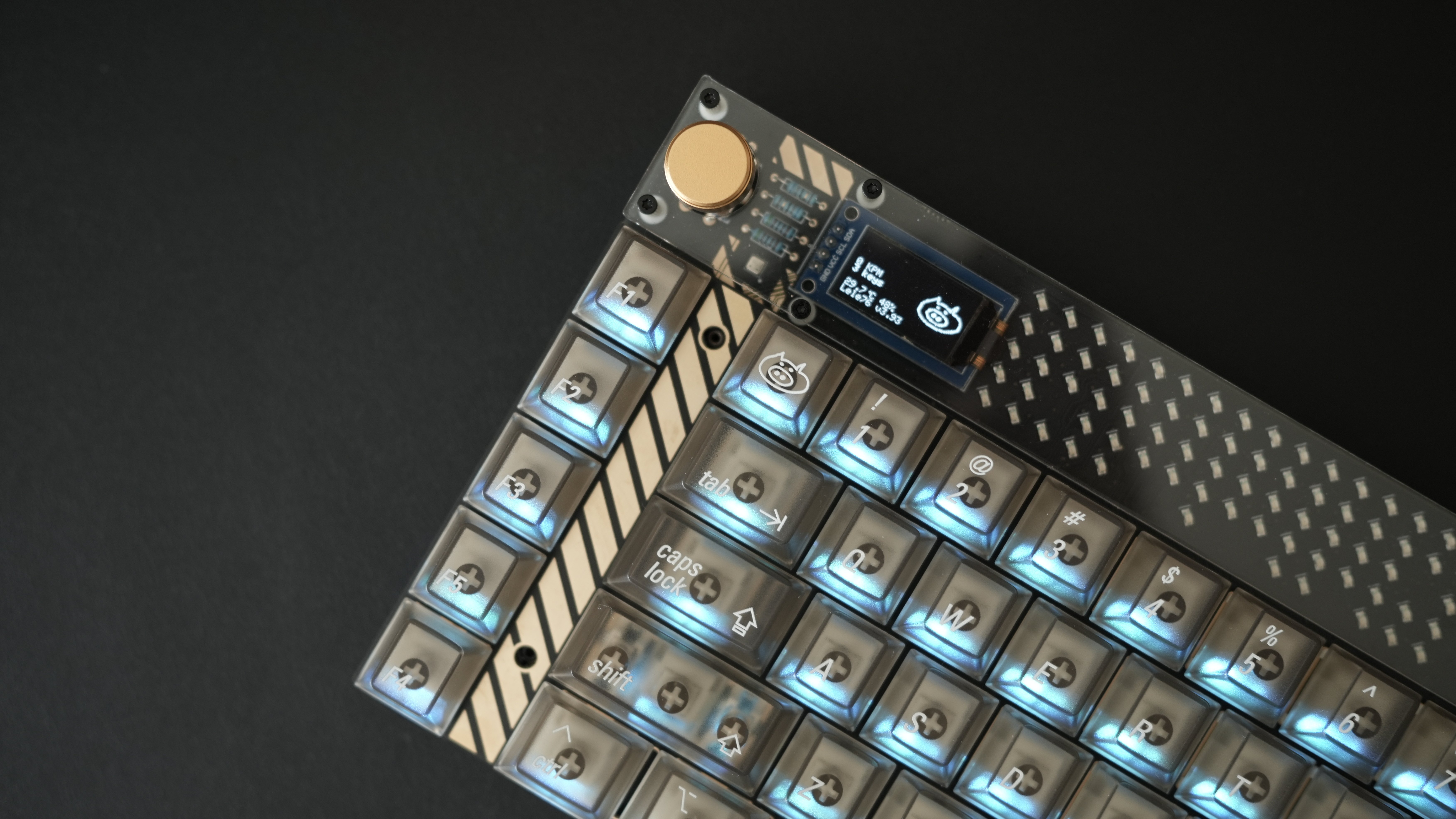w*s様 Lelelab Y2K 76 カスタム　キーボード　半組立済　ネジ塗装 w*s様 Lelelab Y2K 76 カスタム キーボード 半組立済 ネジ塗装