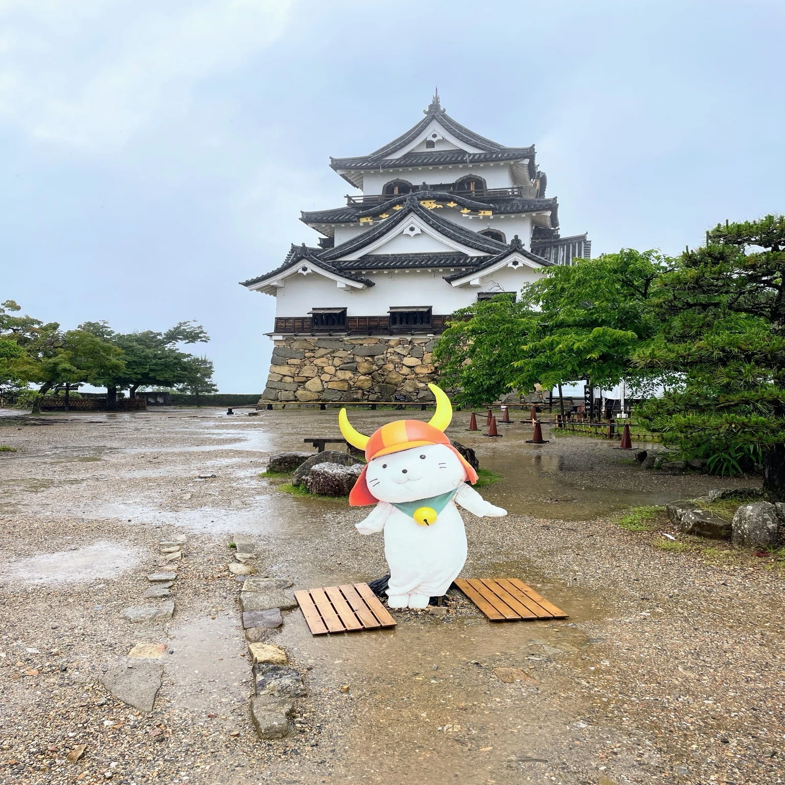彦根城博物館の湖東焼と城下町、それに寅さん｜美術館とお寺と猫