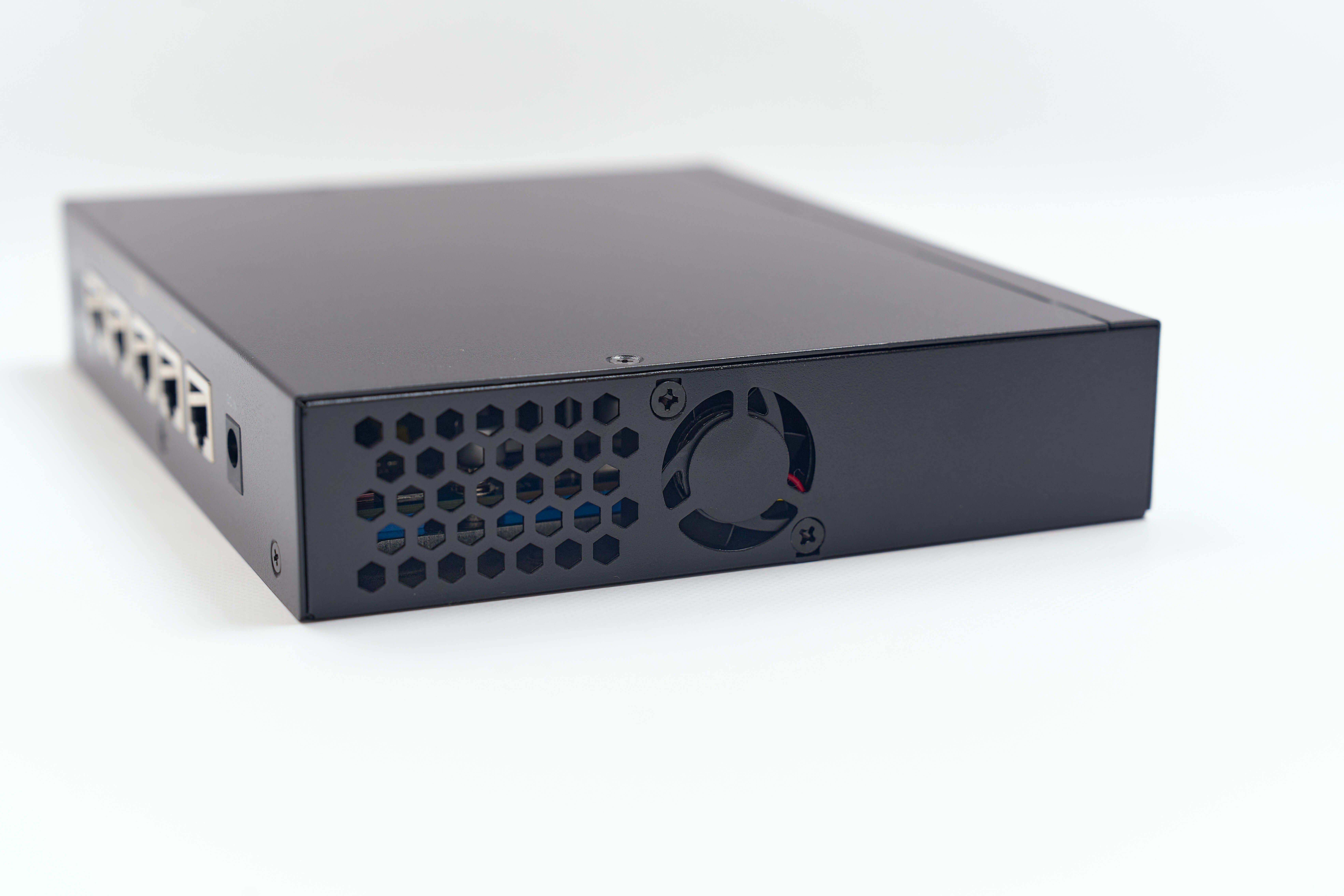 ついにBUFFALOからFAN搭載10GbE スイッチングHUB登場 | BUFFALO LXW