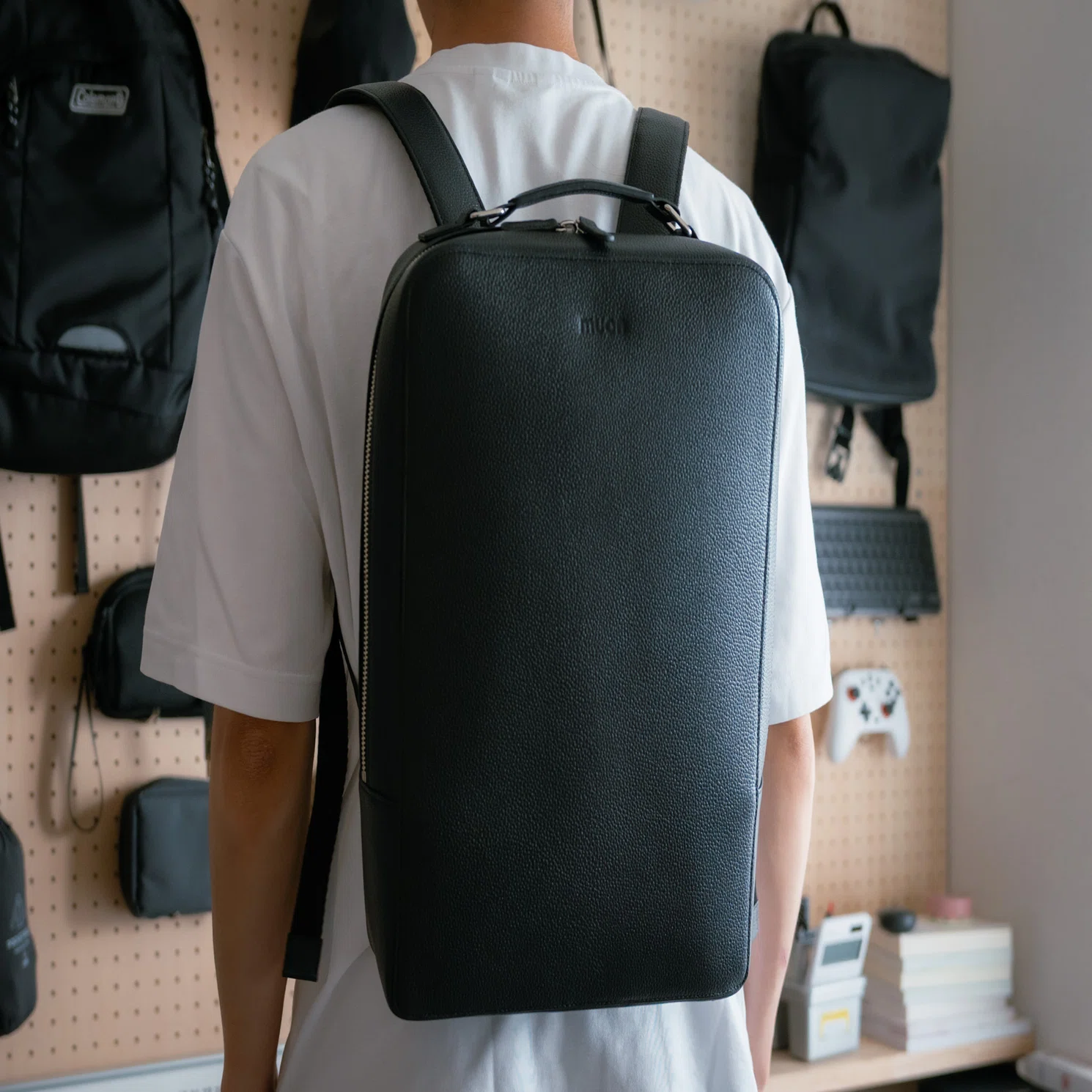 これひとつで十分と思えるバッグ。muon「THE Backpack - Black 