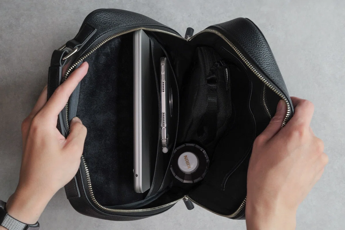 これひとつで十分と思えるバッグ。muon「THE Backpack - Black 