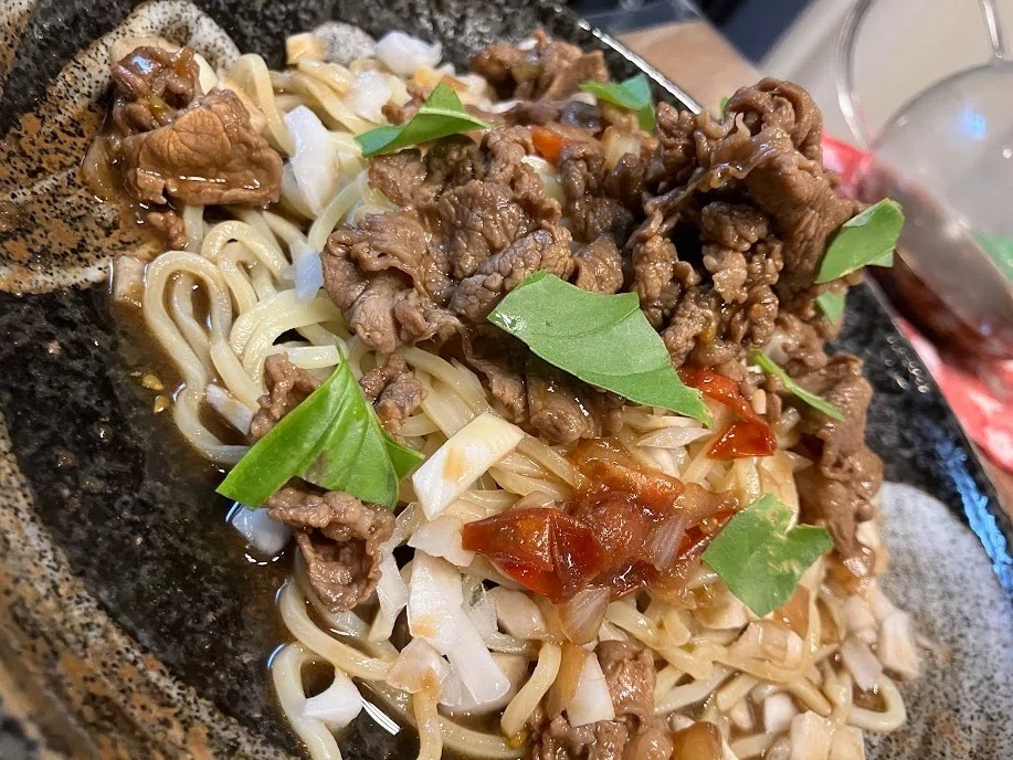レシピあり】カラヒグ麺で作る「奇跡のトマトすき焼きパスタ」我が麺活