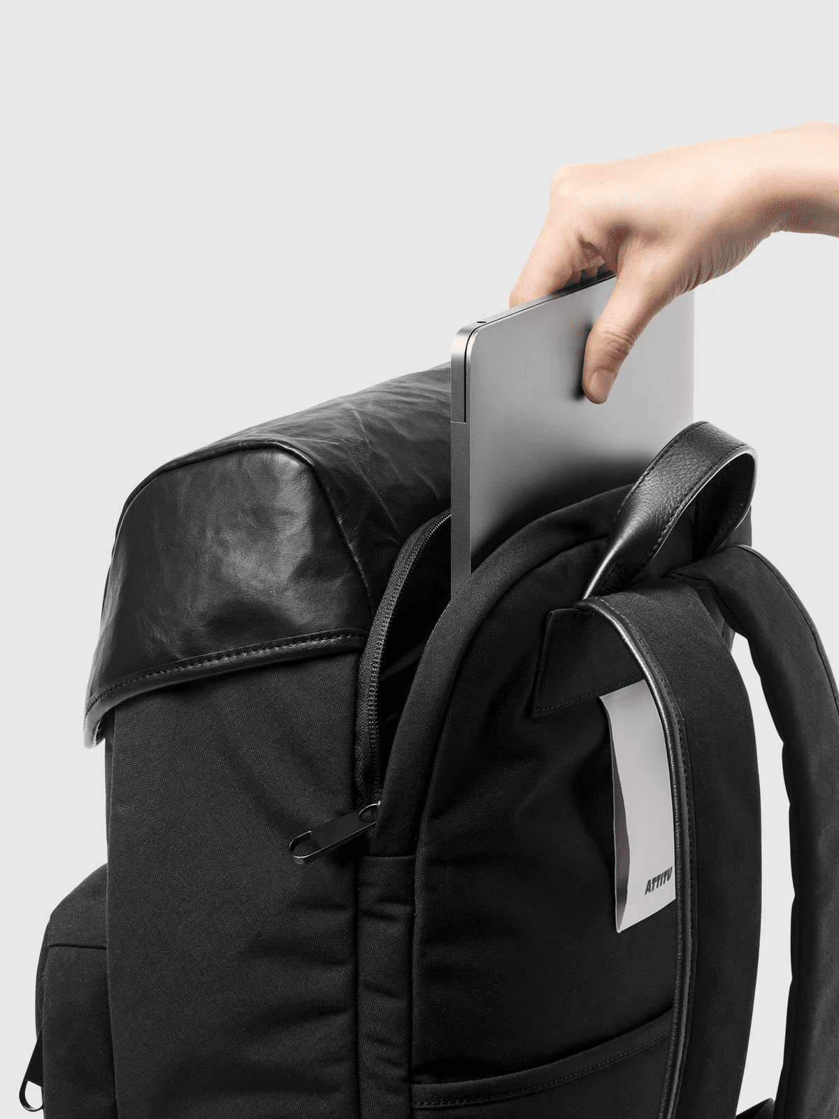 ATTITU CORDURA® バックパック ミディアム ブラック CORDURA® バック