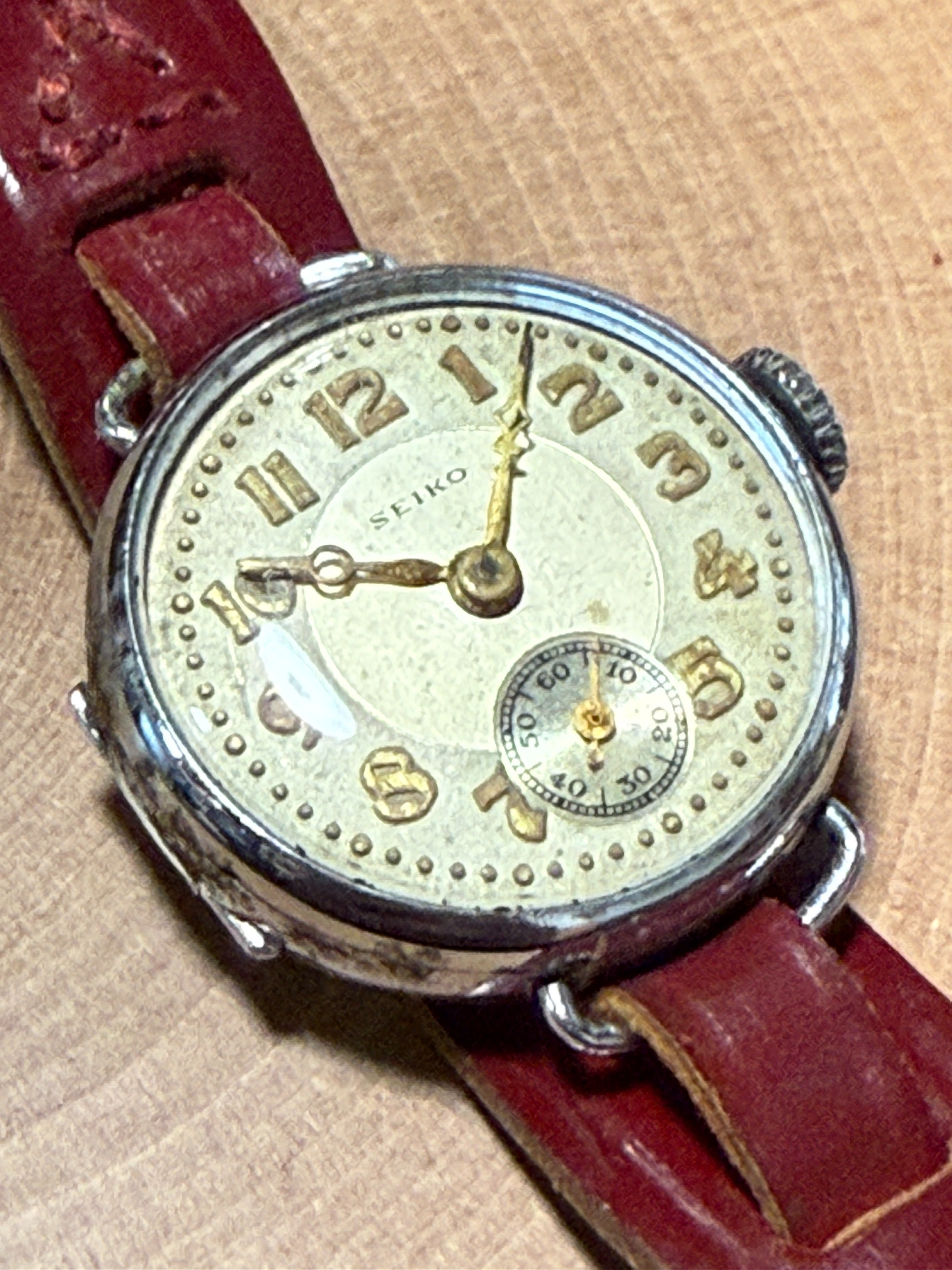 12550ARCADIA 手巻き時計 スイスの時計メーカが1915年から製造して 第