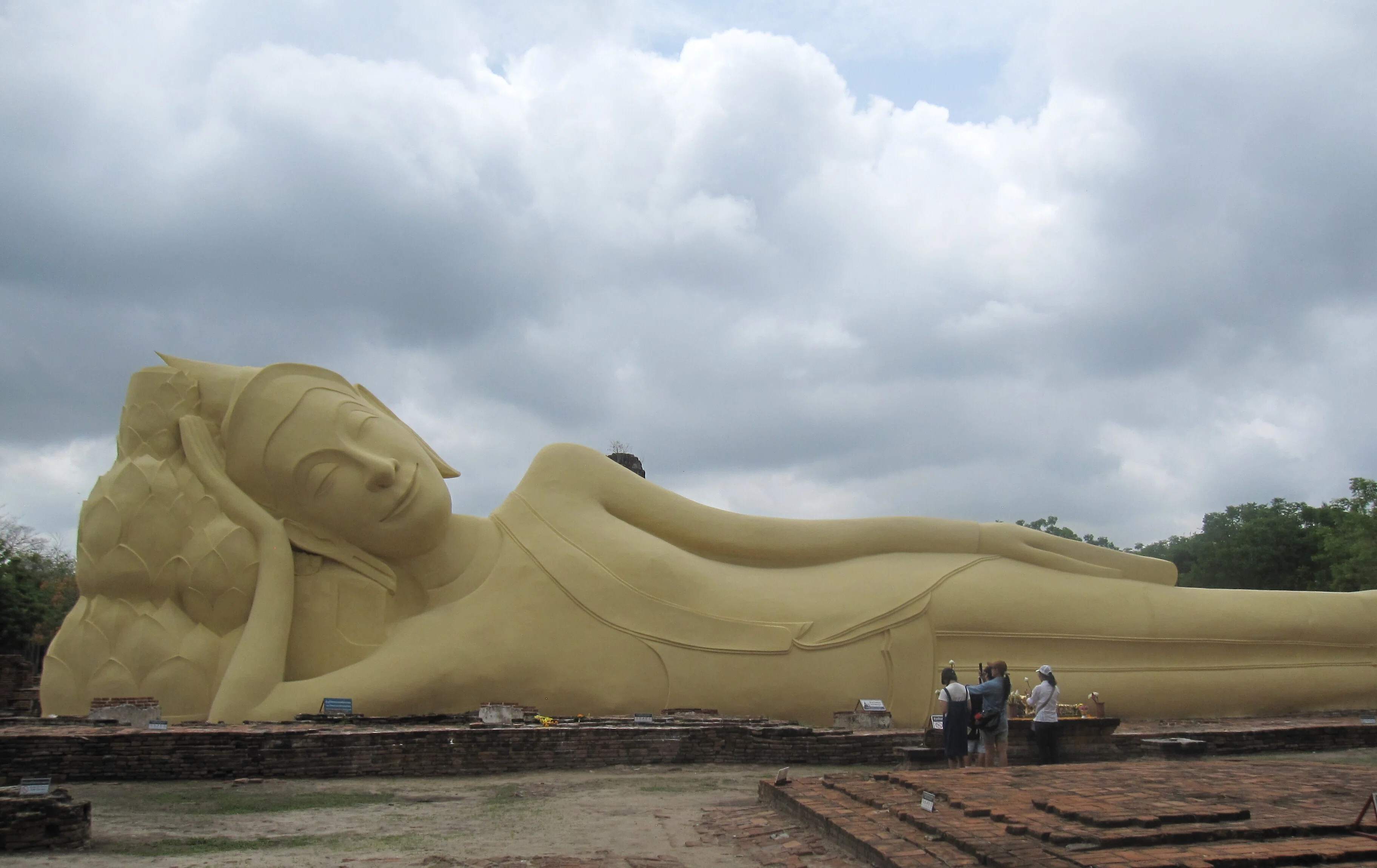 何故？THAIの仏像 金色 ？｜アラ古稀ジジとババ