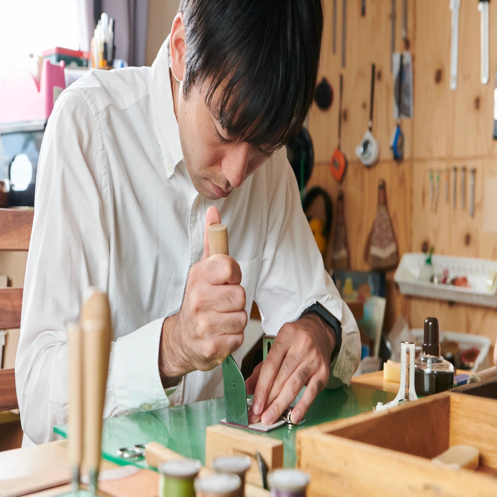 綺麗すぎる材よりも表情がある材を」修行なし木工作家が仕上げる一点