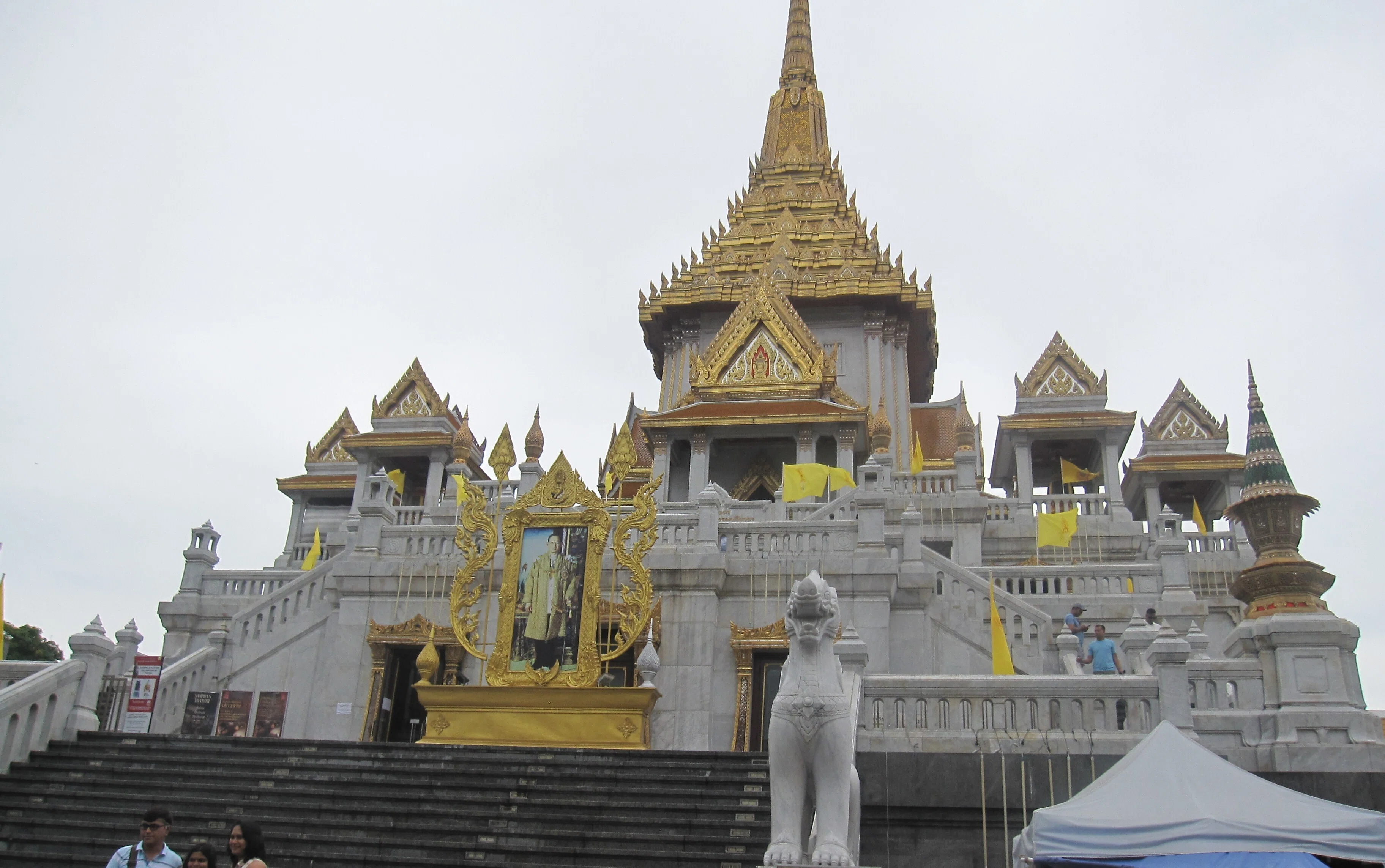 何故？THAIの仏像 金色 ？｜アラ古稀ジジとババ