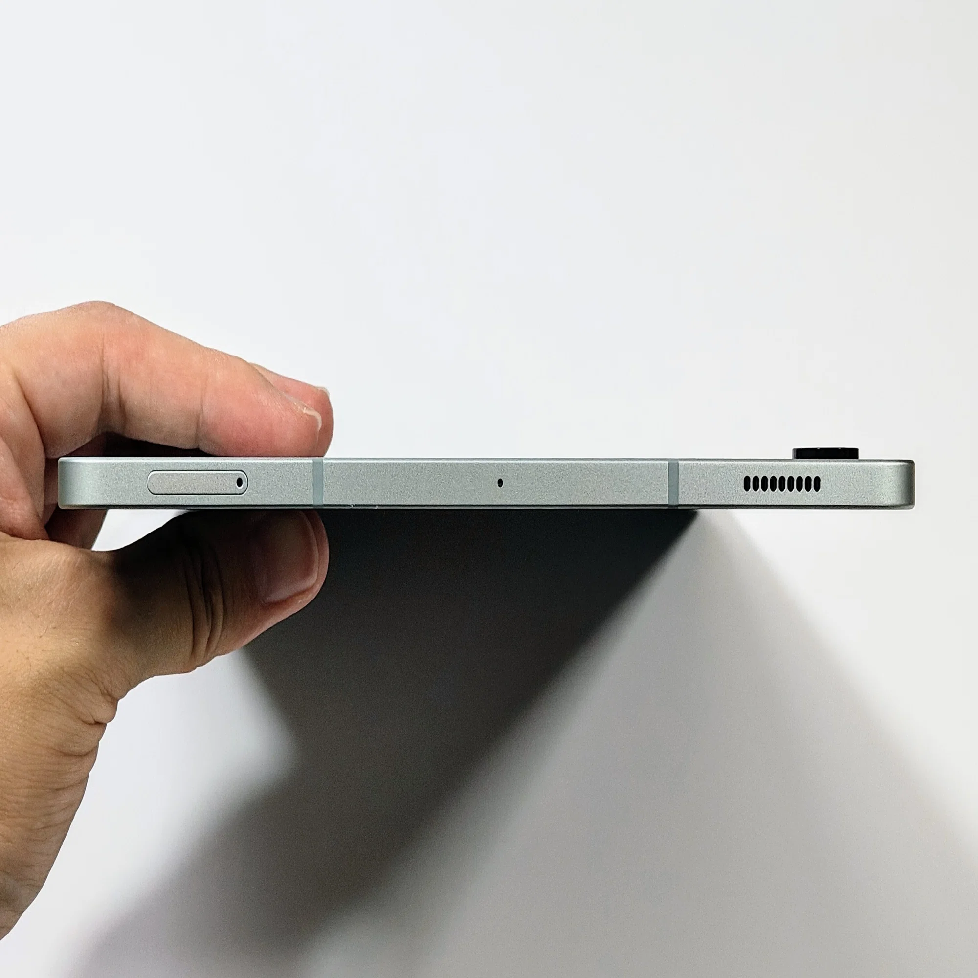 Galaxy Tab S9 FEレビュー。防水とSペン対応が魅力、刺さる人には 