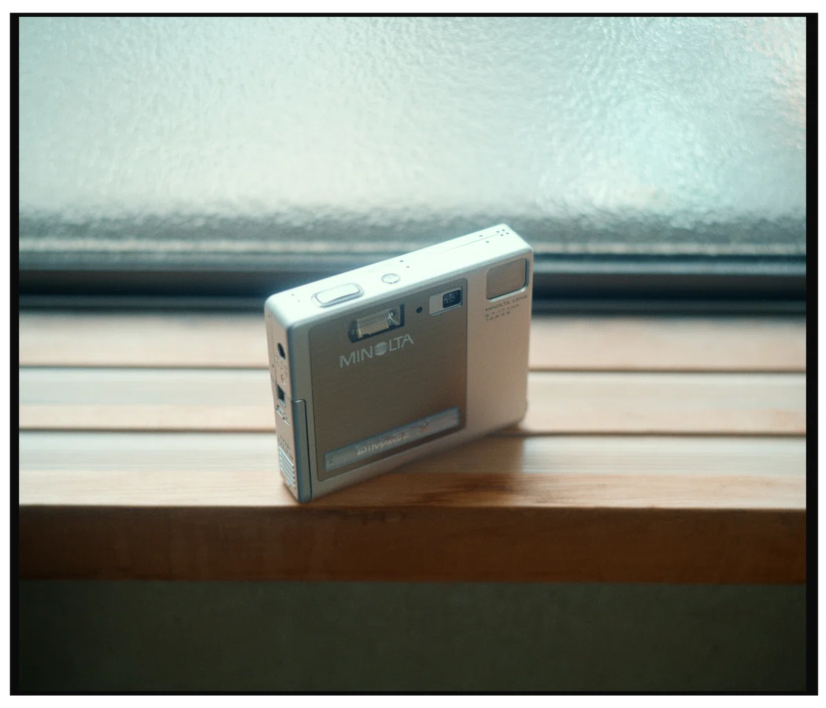 Minolta DiMAGE X】見た目がMDプレイヤーすぎる幻のデジカメ。｜sai