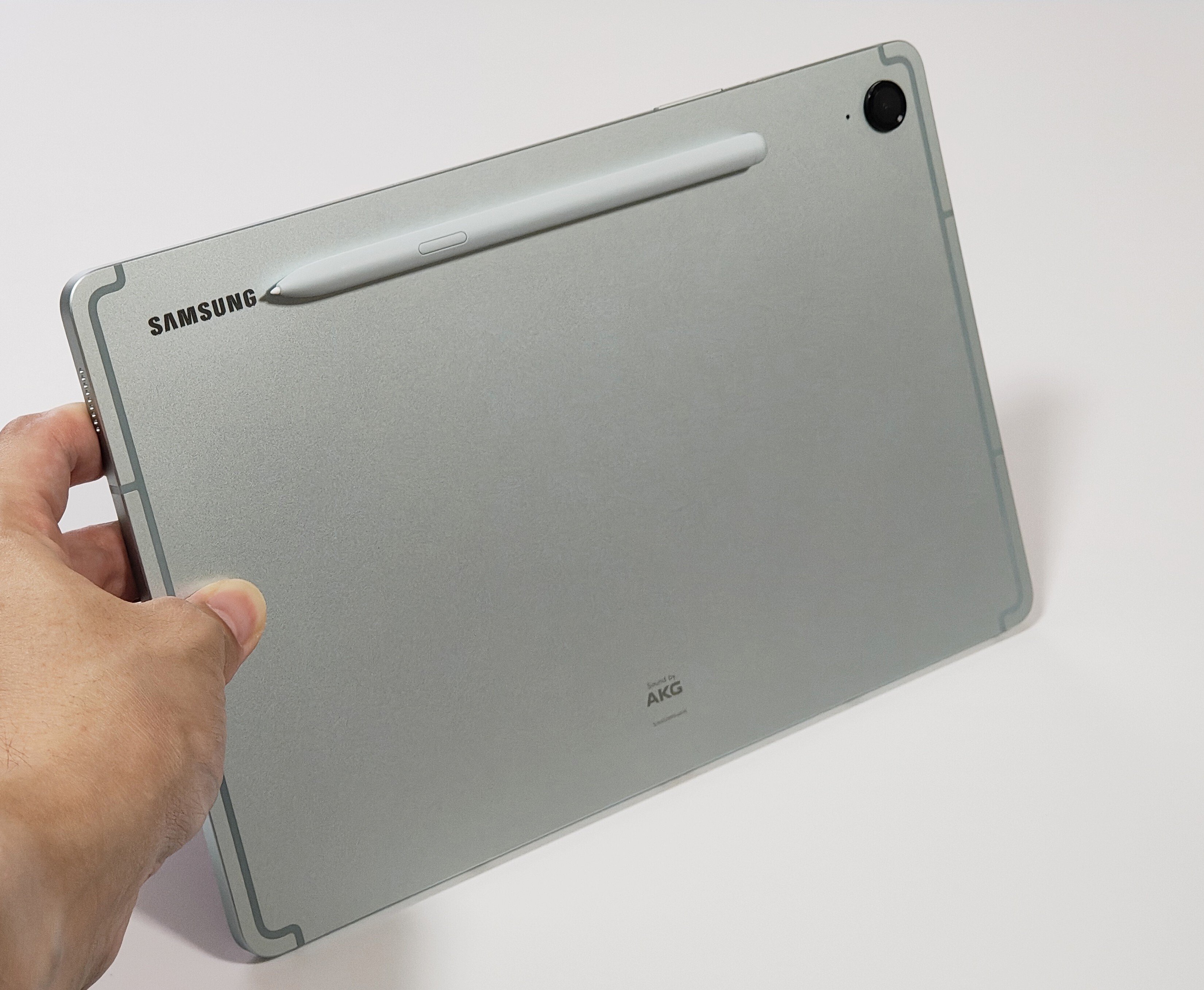 Galaxy Tab S9 FEレビュー。防水とSペン対応が魅力、刺さる人に