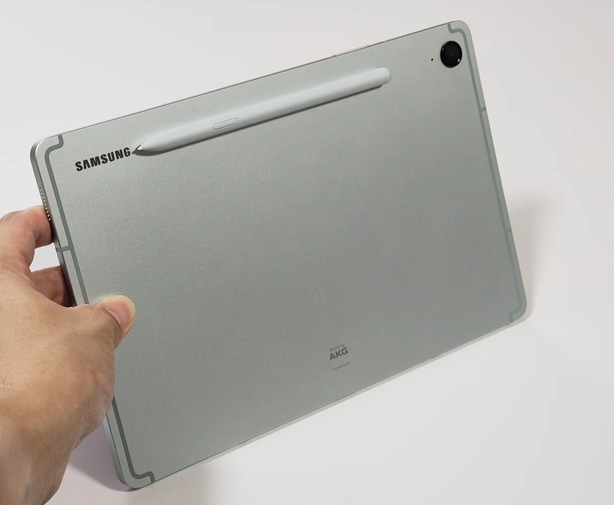 Galaxy Tab S9 FEレビュー。防水とSペン対応が魅力、刺さる人には 