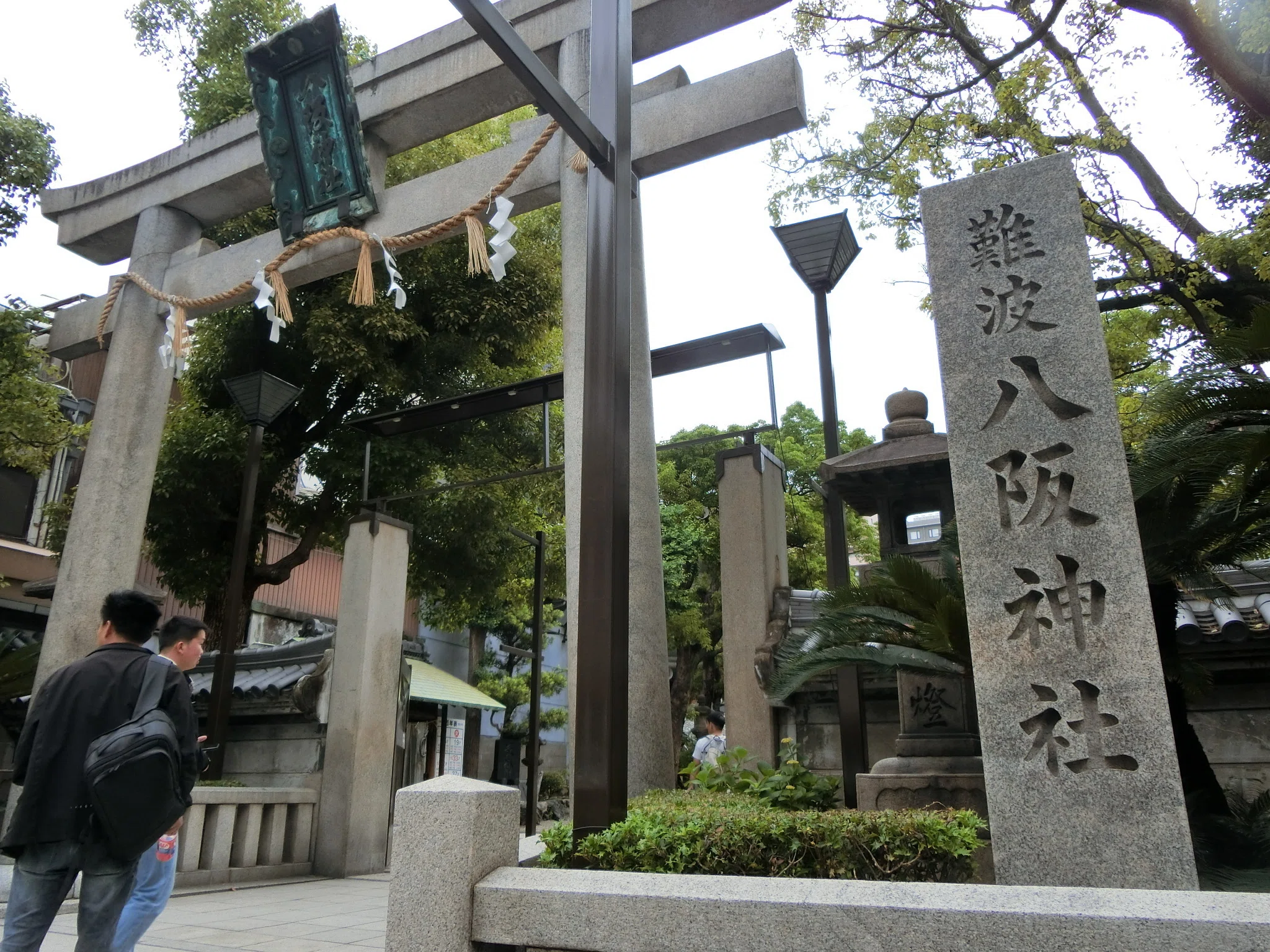 唯一無二の社殿スサノオファミリー「難波八阪神社」海外のお客様の旅行