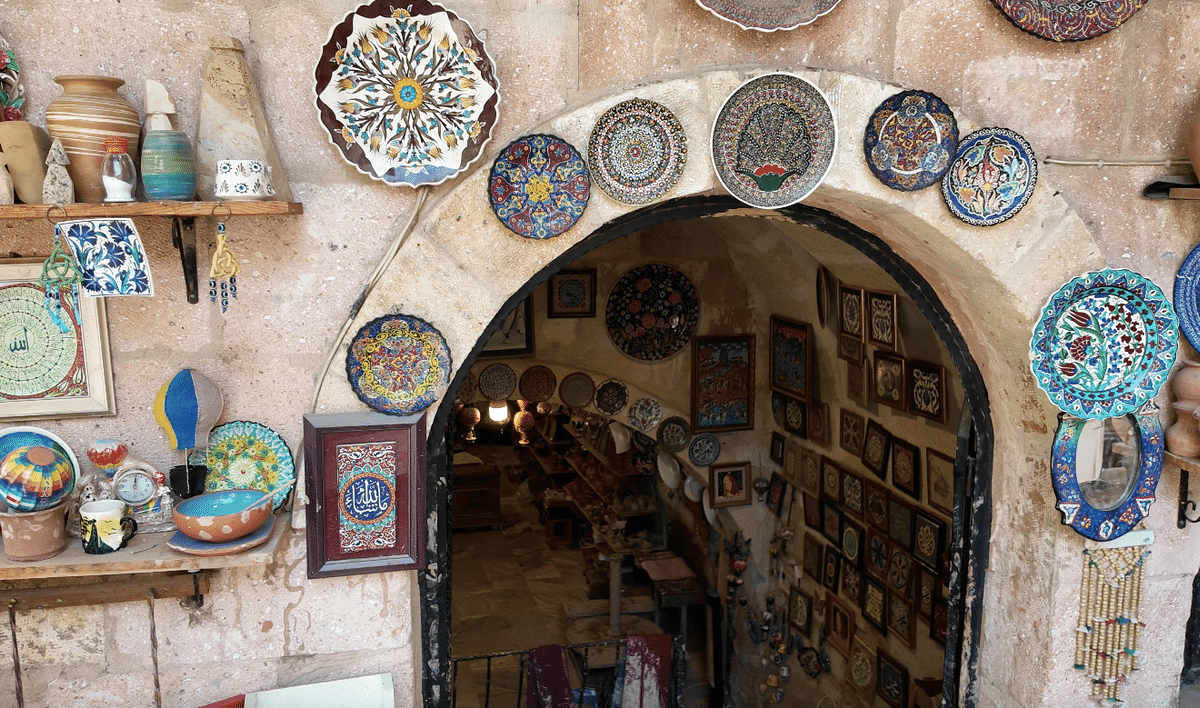 トルコ旅行編】陶器の街・アヴァノスでトルコ食器を購入しよう｜Nini