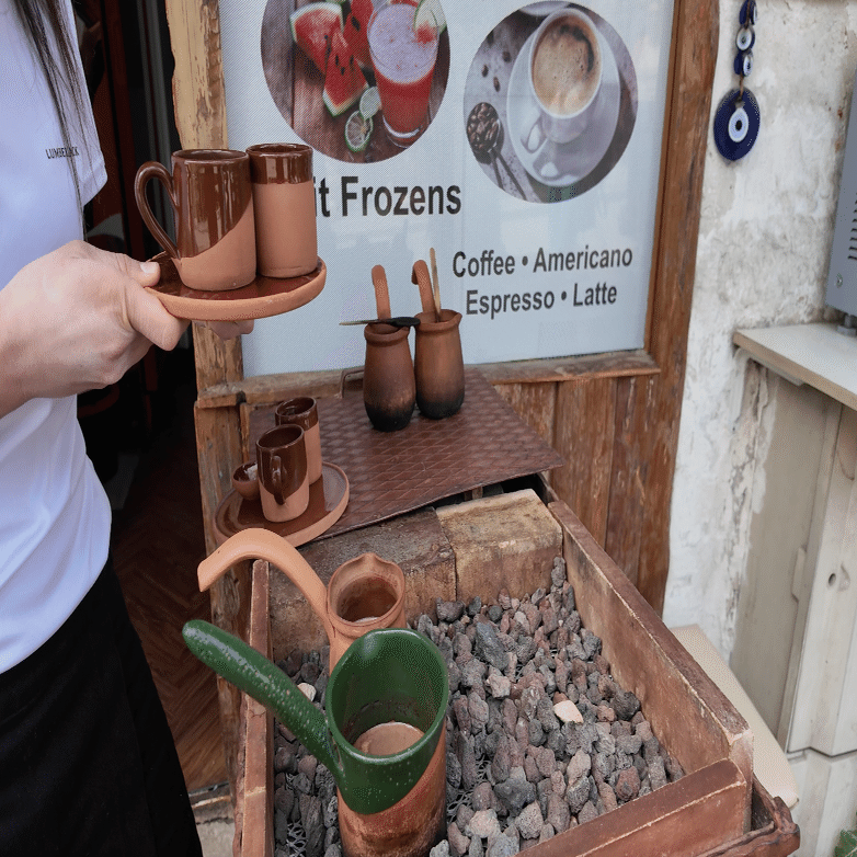 トルコ旅行編】陶器の街・アヴァノスでトルコ食器を購入しよう｜Nini