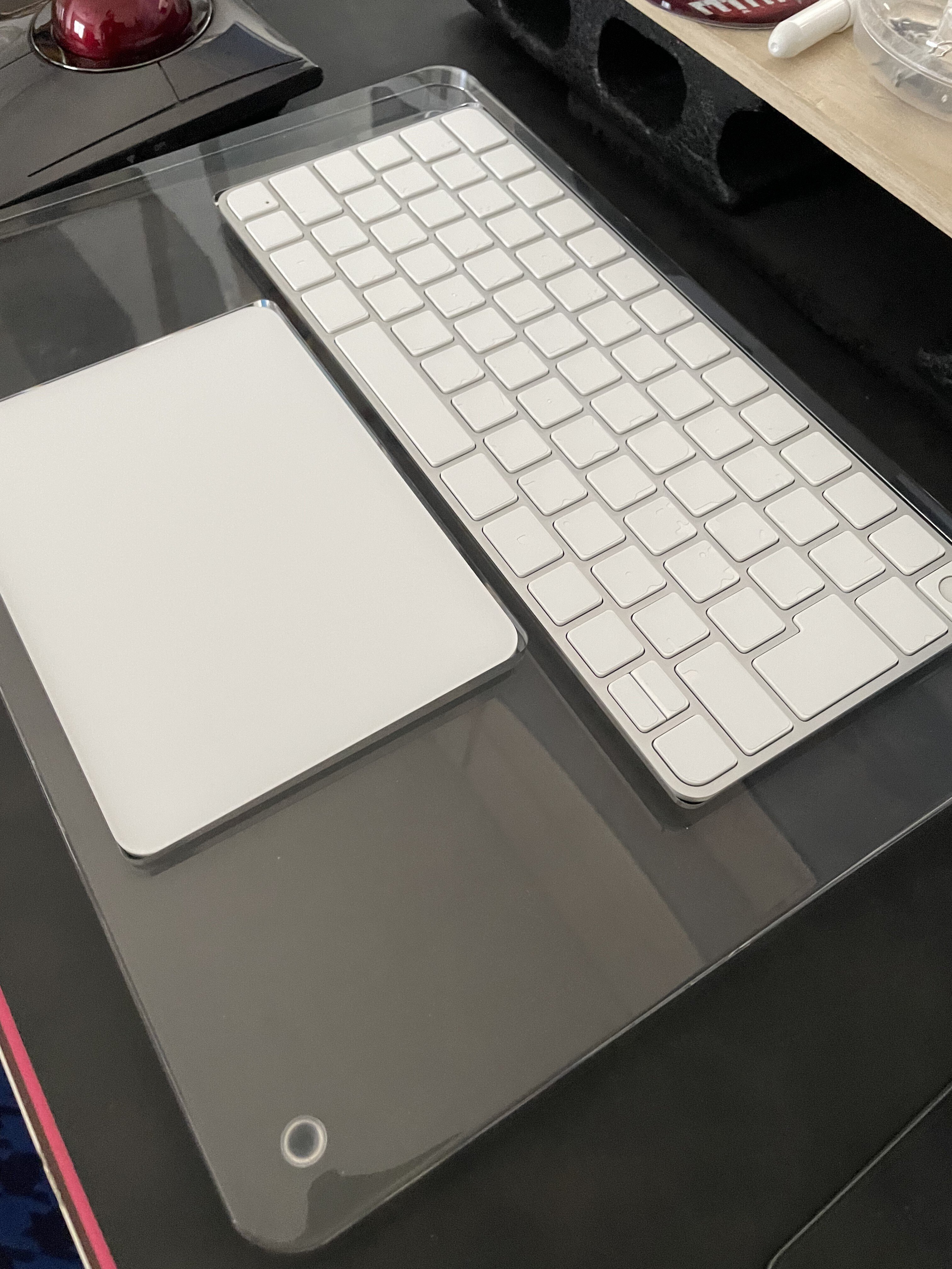 Appleキーボードとトラックパッドをリキッドガラス仕様にしま