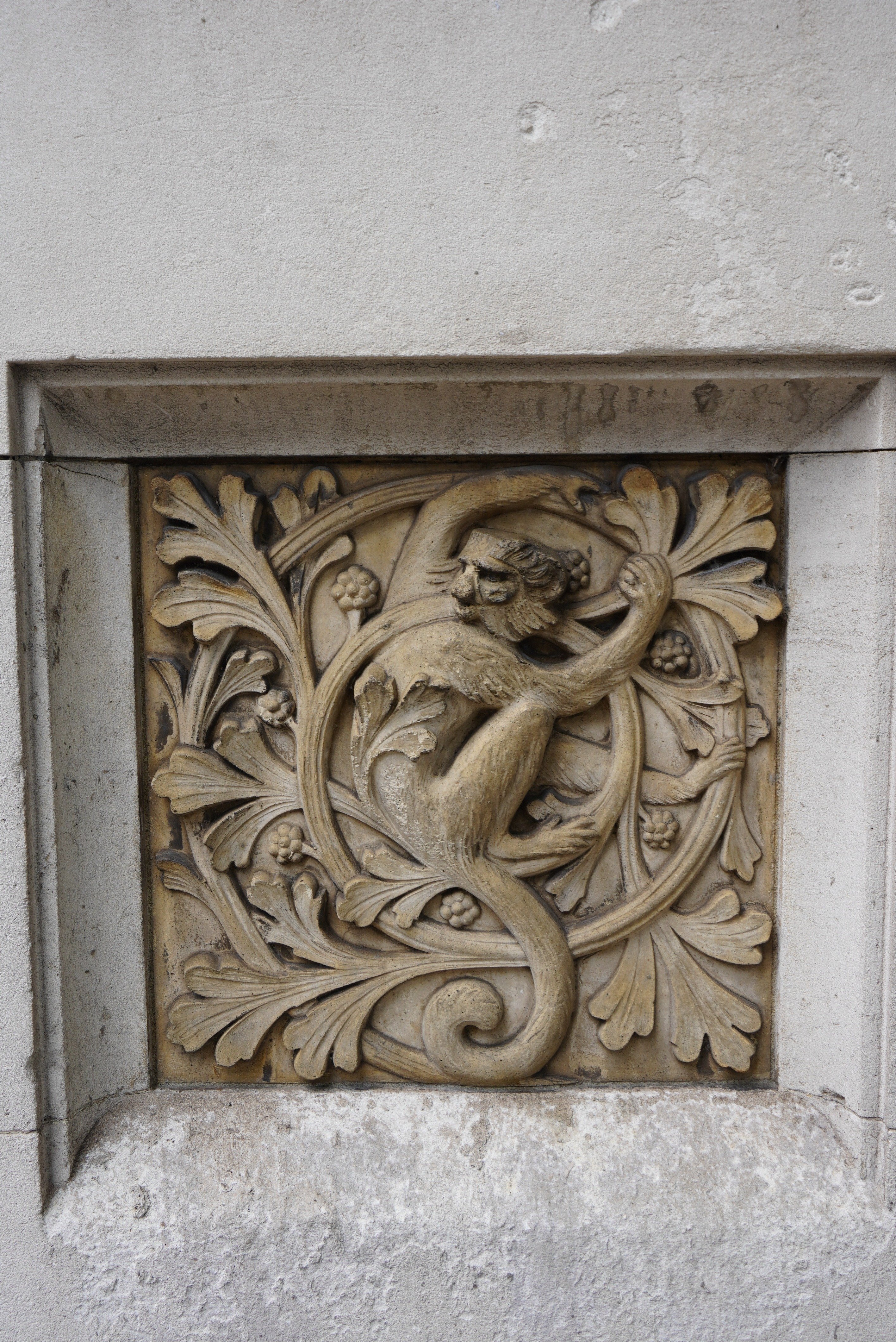 芸術の都 パリ大図鑑　建築・美術・デザイン・歴史　ペルーズ・ド・モンクロ著 Amazon.co.jp: 芸術の都パリ大図鑑: 建築・美術・デザイン・歴史