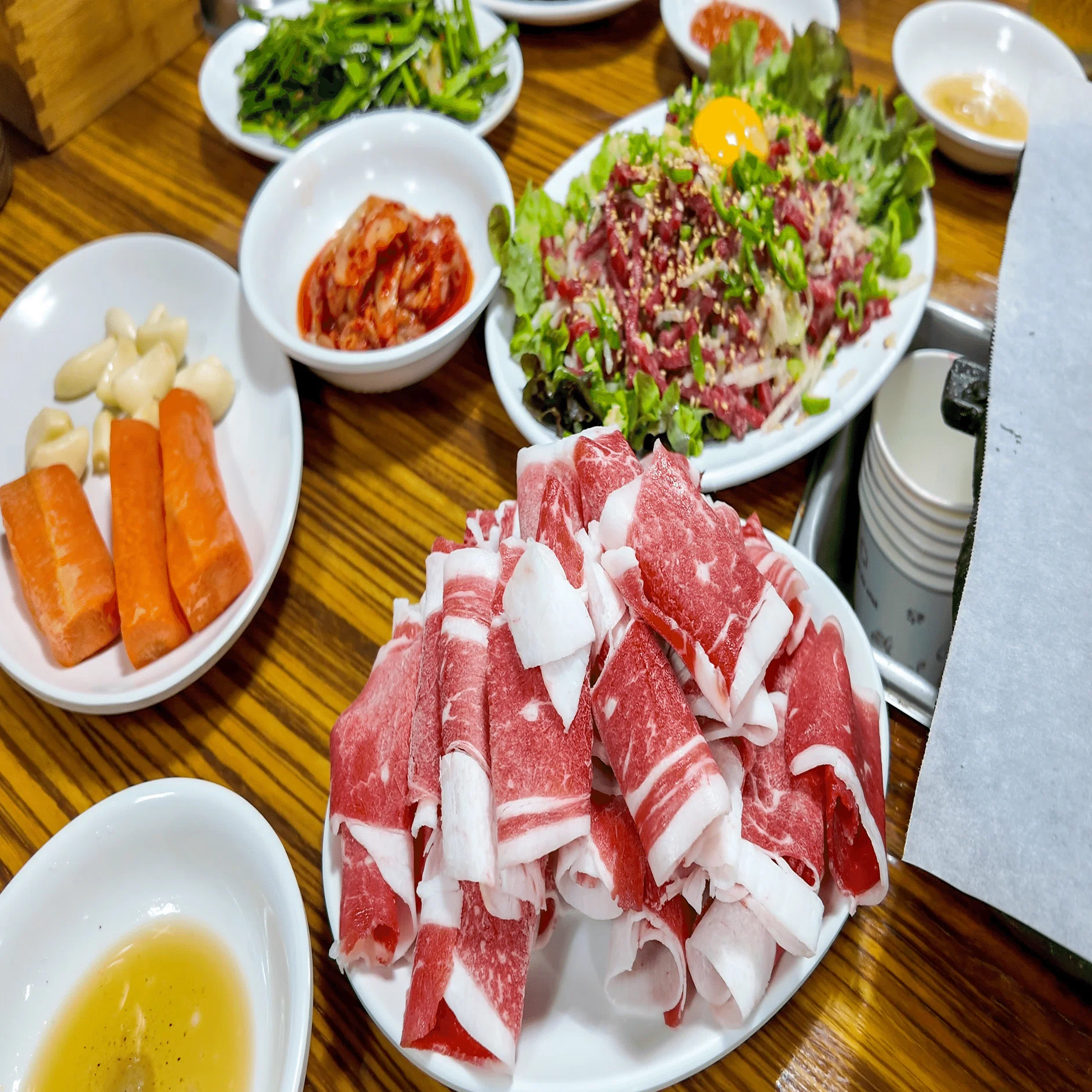 韓国旅行】＃4 ユッケをチャドルバギで巻いたら罪深い味がした｜百済 