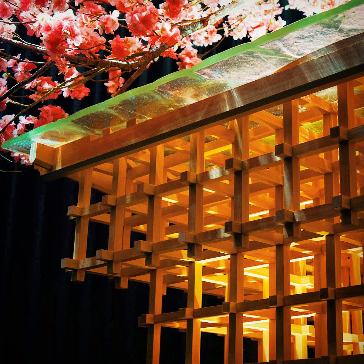 扶桑匠魂】東京タワー3階の「RED° TOKYO TOWER」にて、日本最高峰の桜