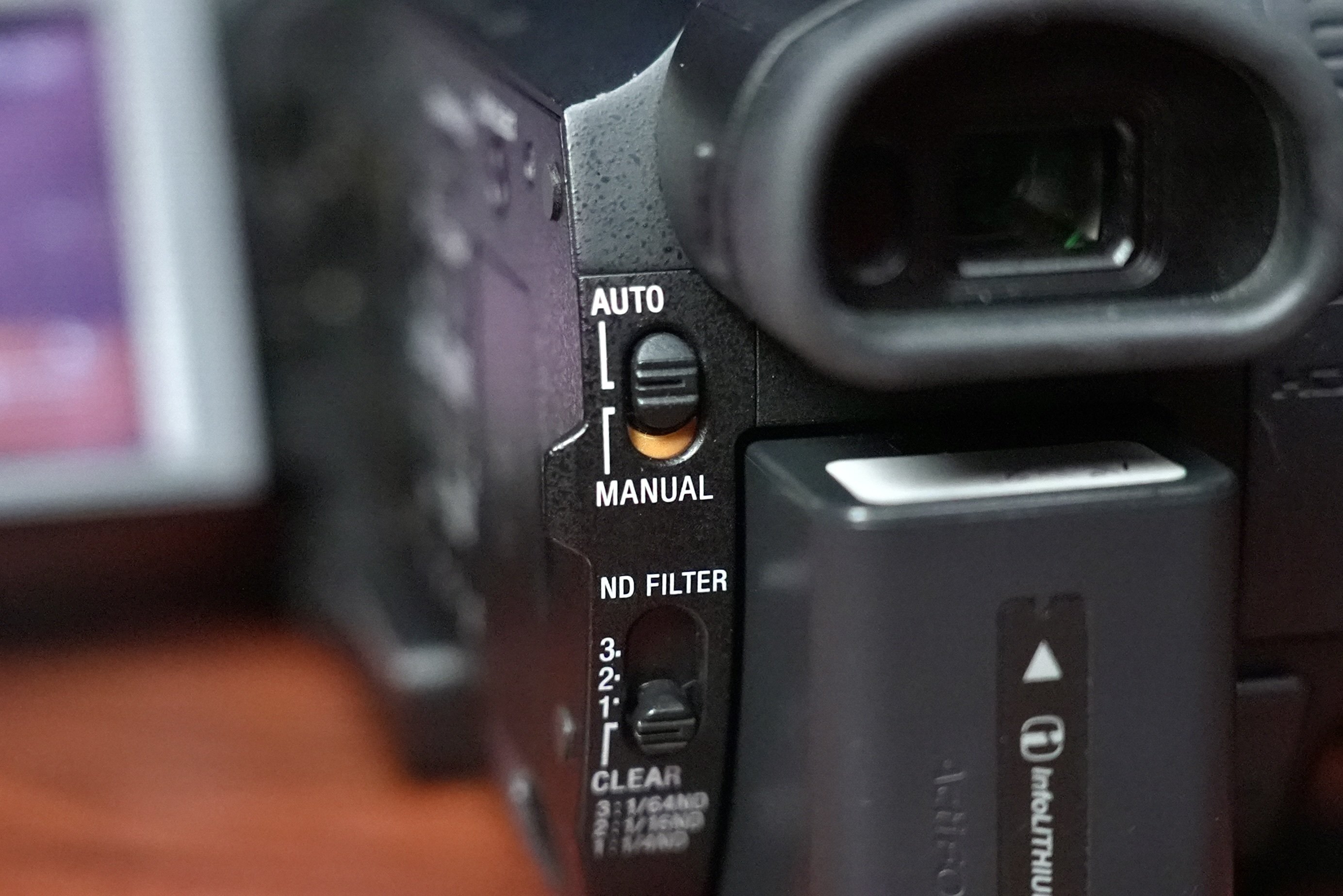 ハンディカメラSONY HXR-NX80の忘れがちな設定方法メモ 〜アイリス