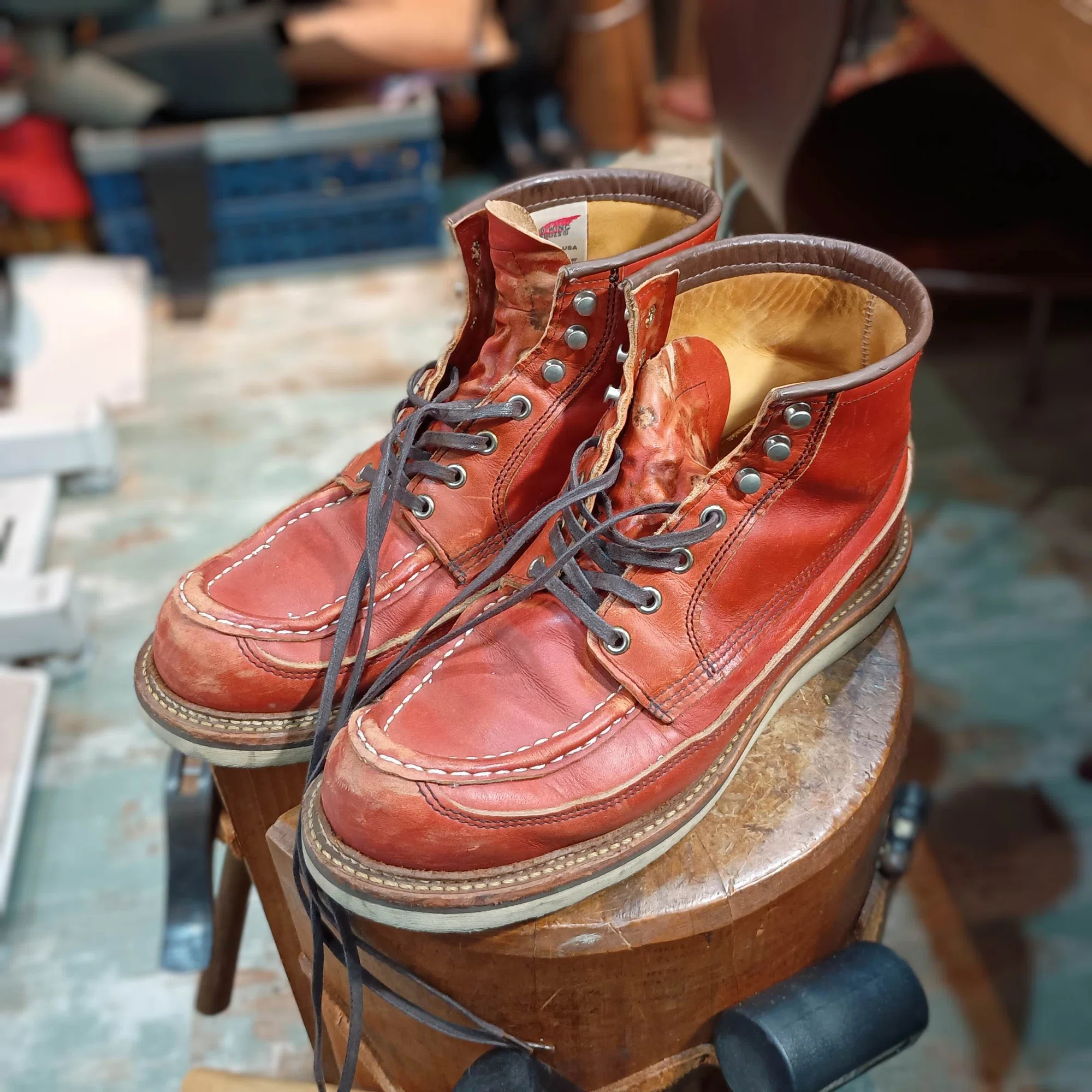 スピードフック交換】Red Wing#9851のシューレースフック交換｜CREA 