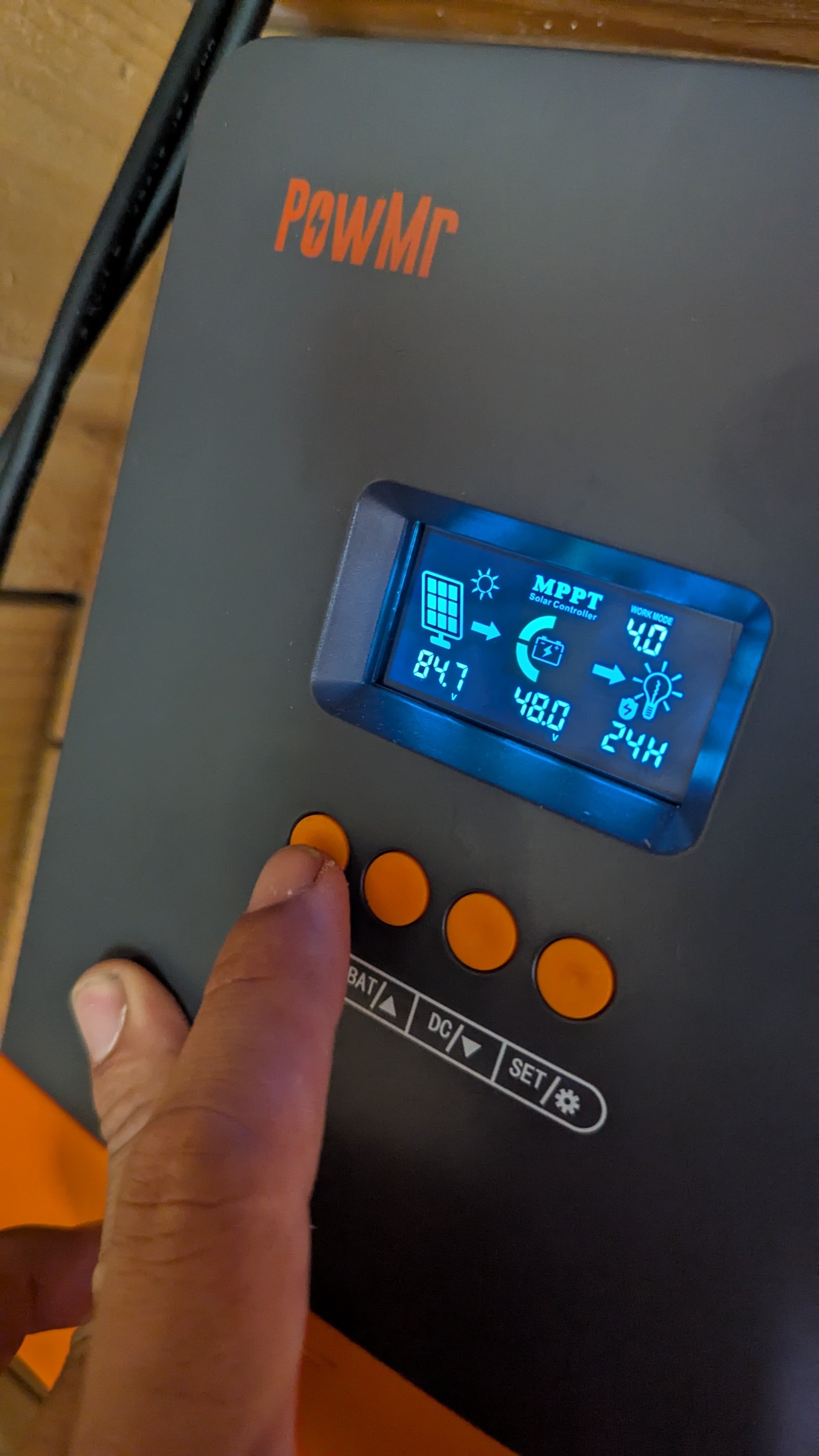 オフグリッド小屋の太陽光発電システムの見直し・増強｜焚き火ヘッズ