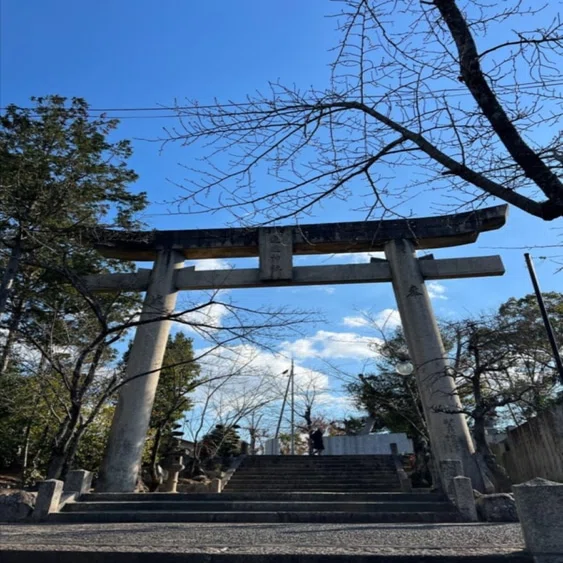 巳年に人気の笠岡市「道通神社」蛇神信仰の総本山にはヘビの置物が
