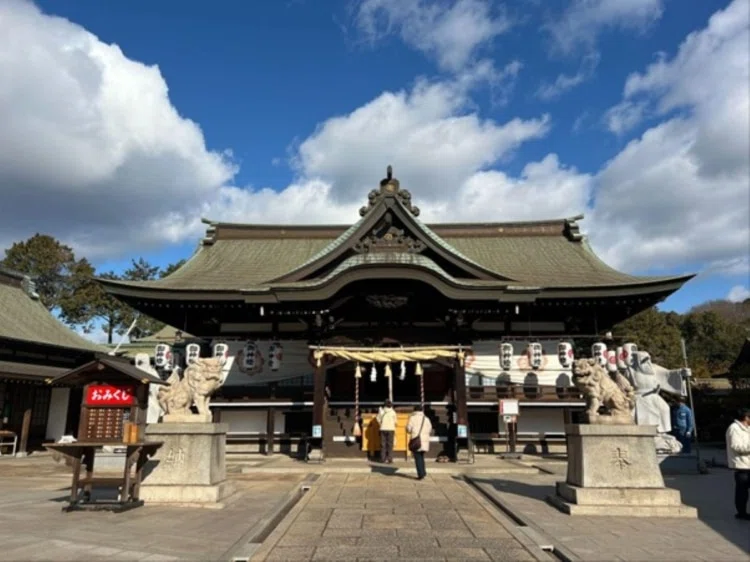巳年に人気の笠岡市「道通神社」蛇神信仰の総本山にはヘビの置物が