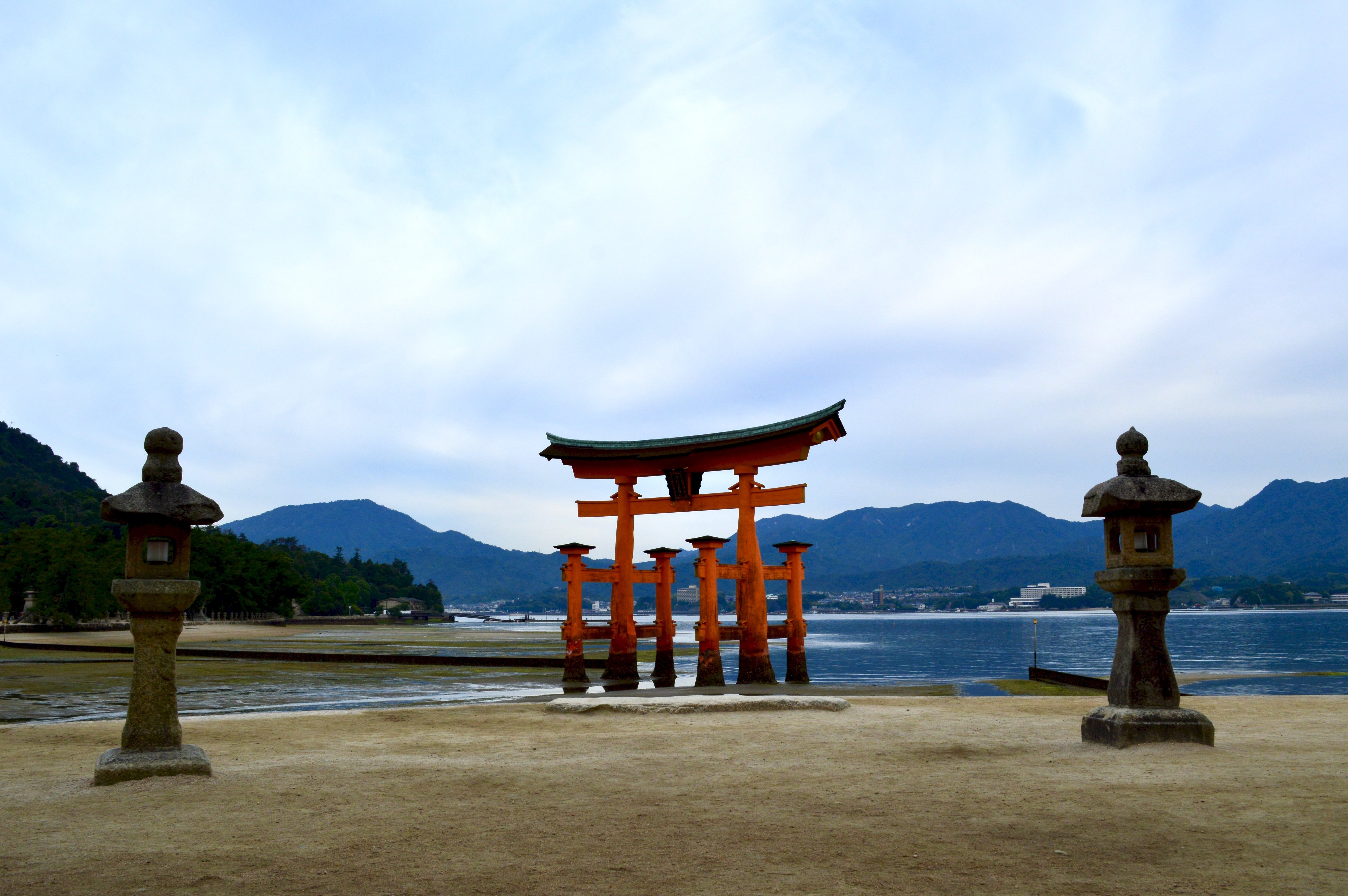 海と新緑が織りなす神の島⓷｜【幻想月夜 厳島神社】｜Tomo＠旅と美食