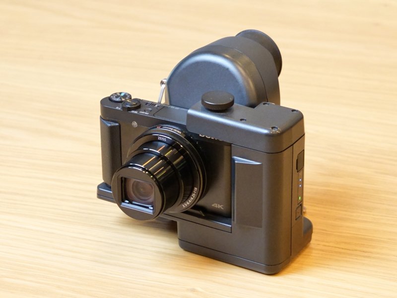 QDレーザ「RETISSA NEOVIEWER」｜Ruri Maeda