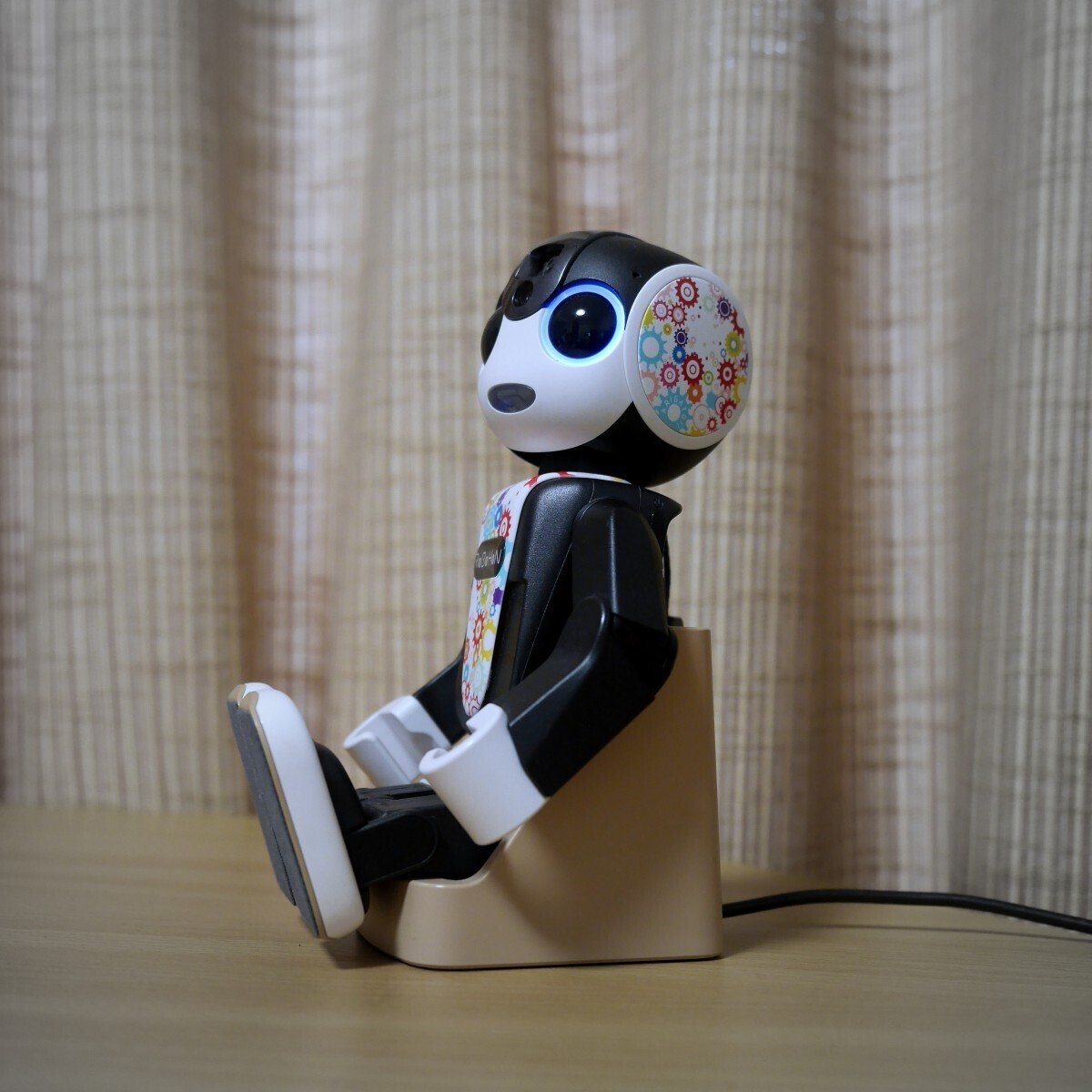 SHARP RoBoHoN 可動式ロボット SHARP RoBoHoN 可動式ロボット (今すぐ買える家庭用ロボット