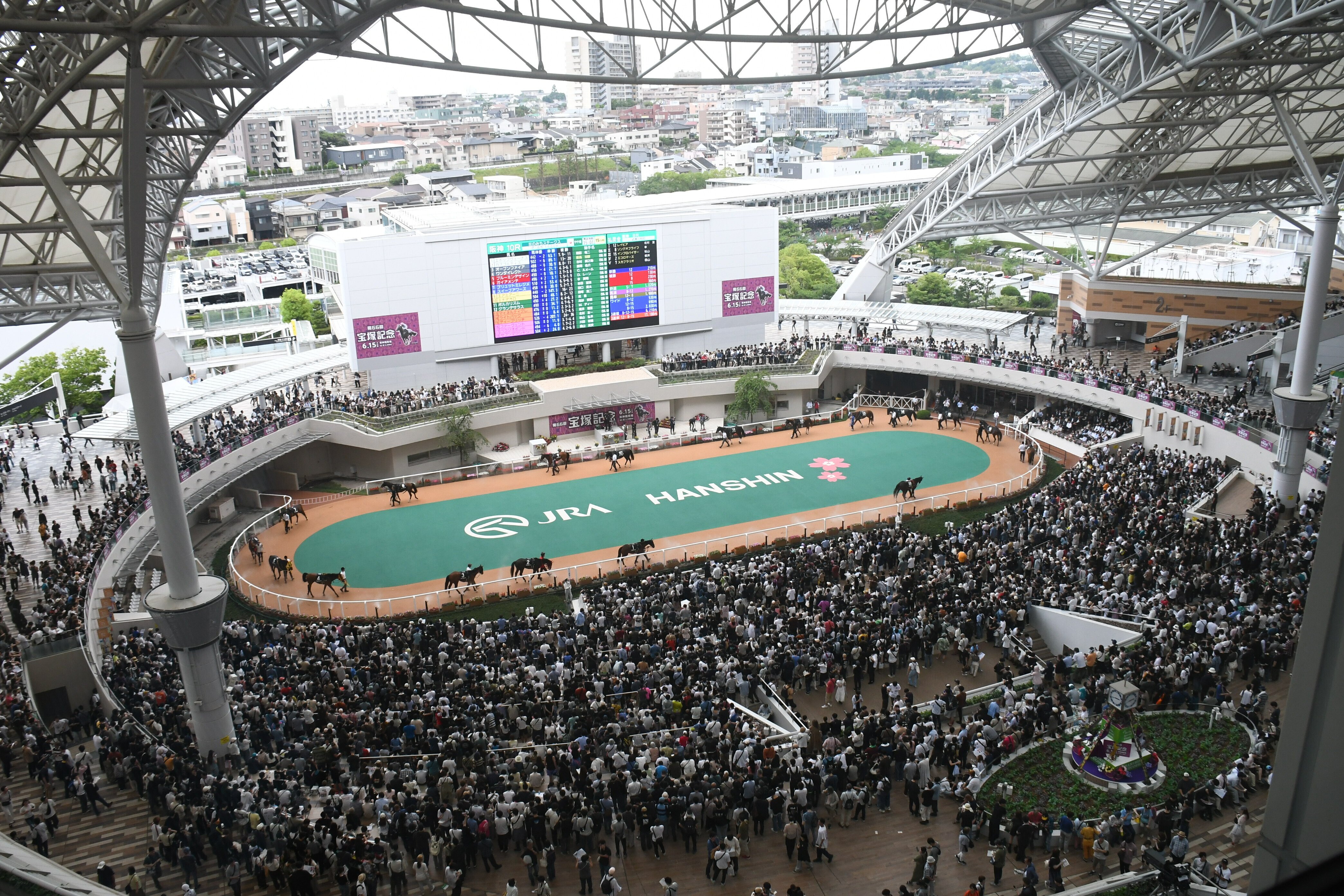 宝塚記念　非売品　ピンバッジ　競馬　貴重　箱付き 宝塚記念 非売品 ピンバッジ 競馬 貴重 箱付き