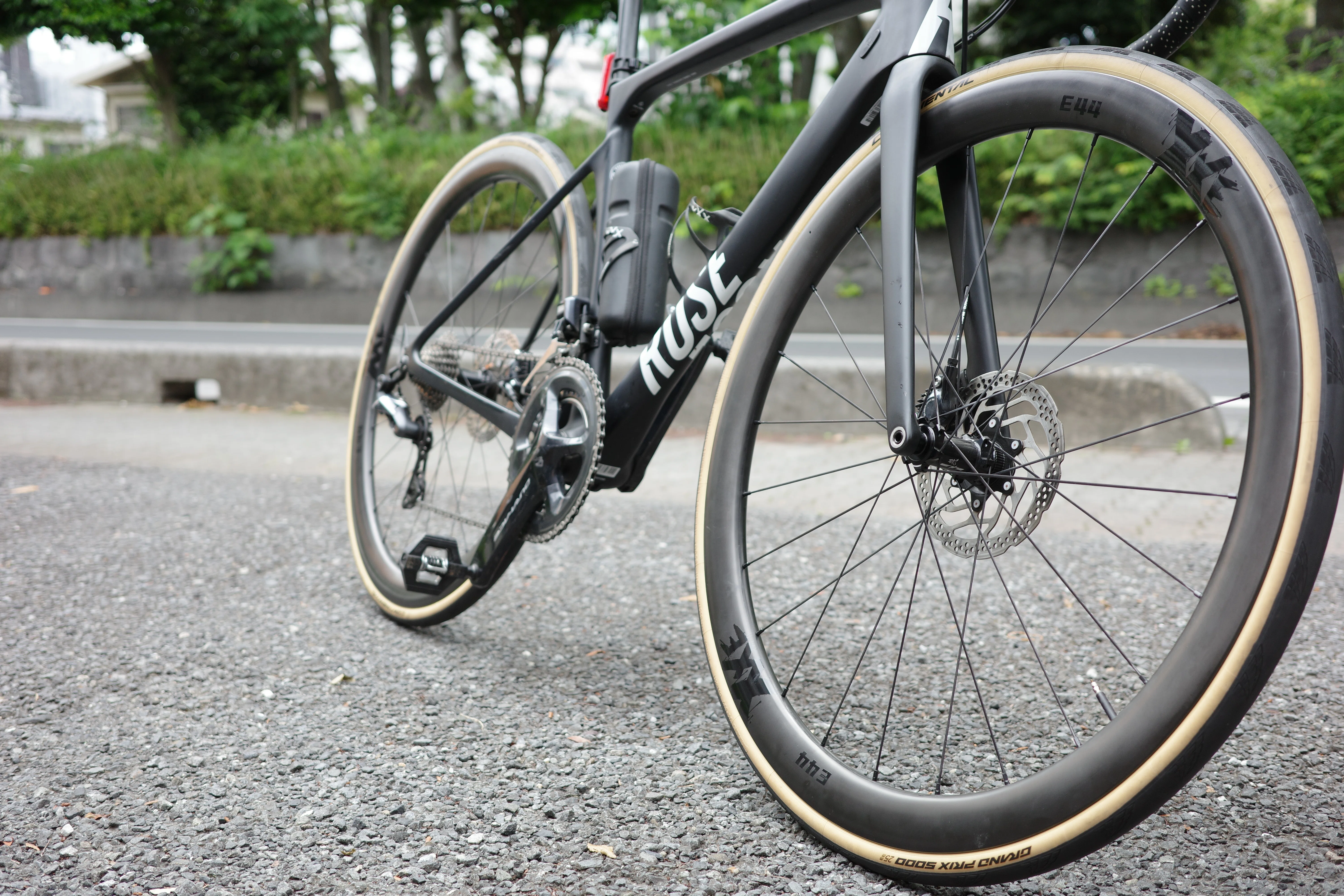 ELILEE XXE E44 インプレッションライド - コスパ最強の快適ホイールを