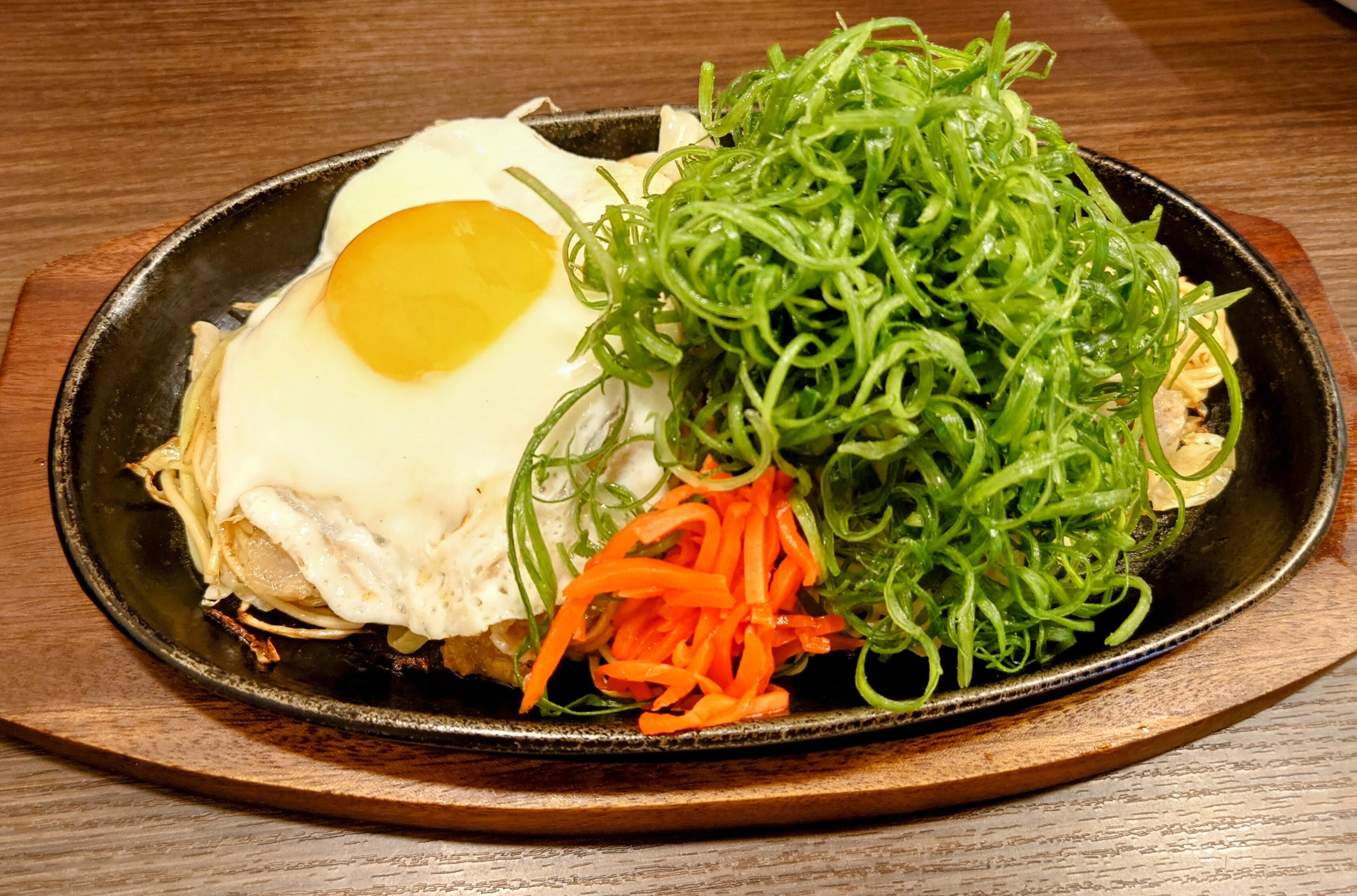 九条ネギたっぷりの京都系焼きそば／赤坂「焼きそば専門天」｜菅野ノリヒコ