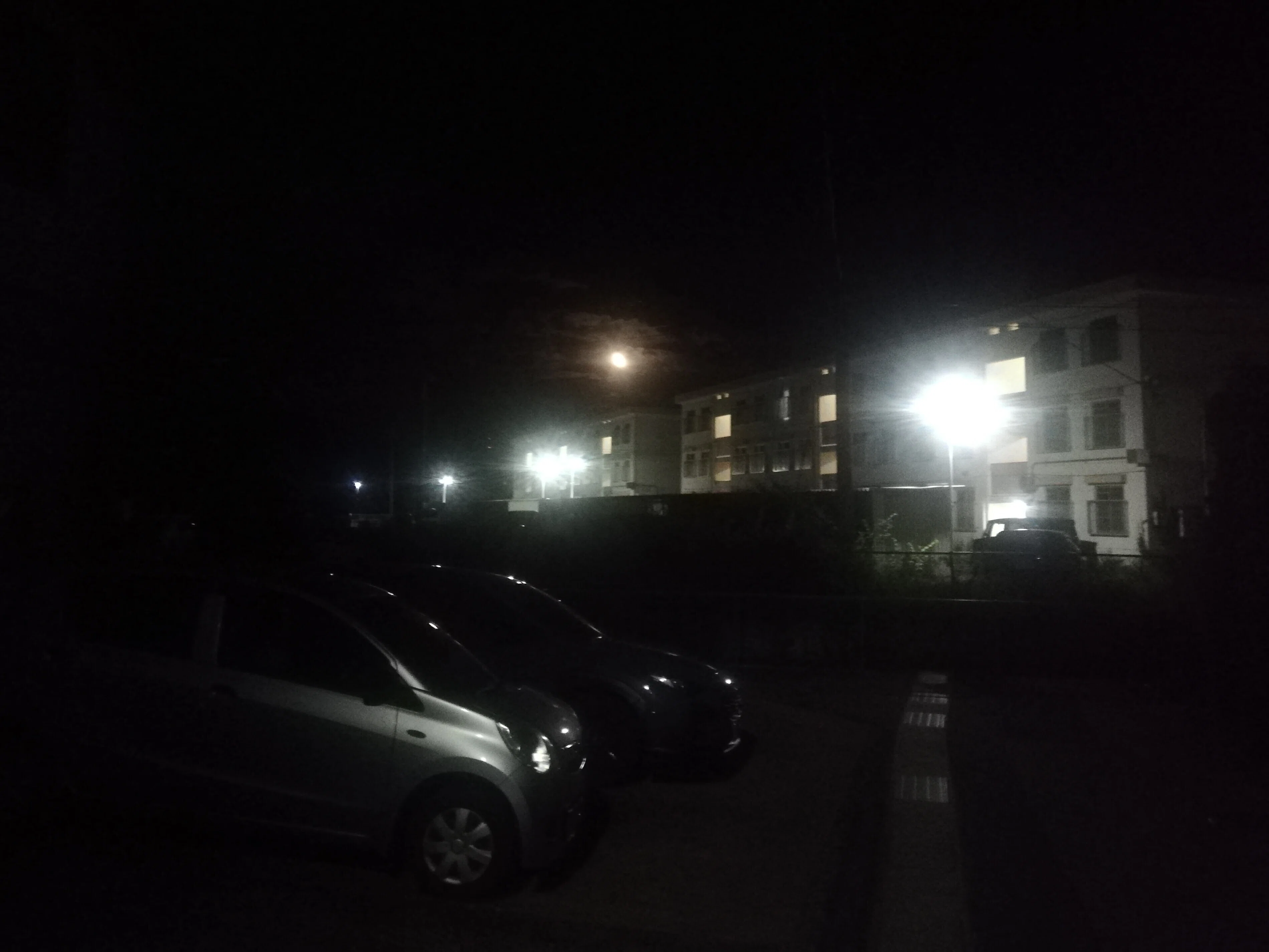 A Midnight Walk Is Nice Once in a While｜ごあ（宇宙でひとりぼっち）