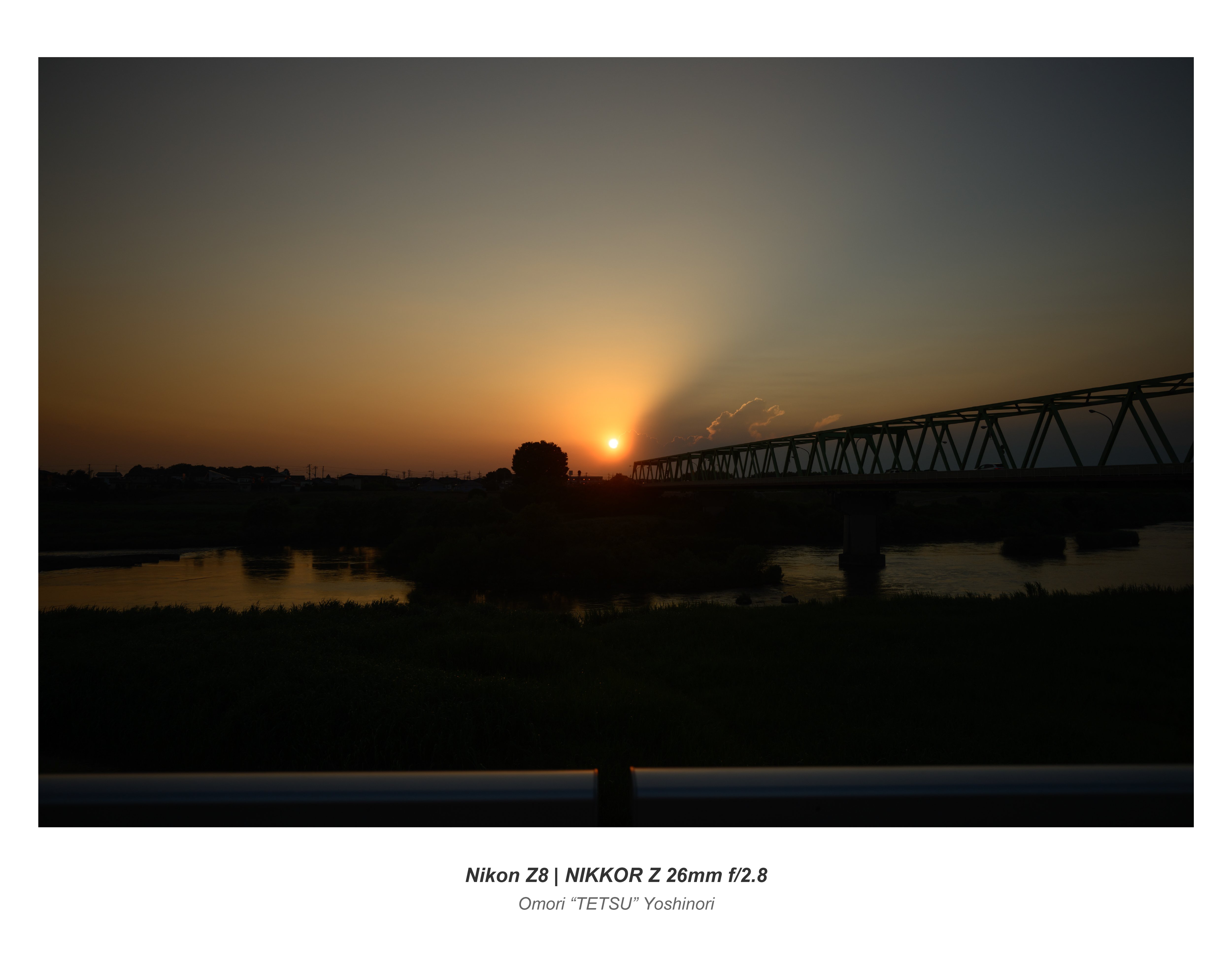 夕方の土手で散歩撮影：Nikon Z8 + NIKKOR Z 26mm f/2.8｜Omori